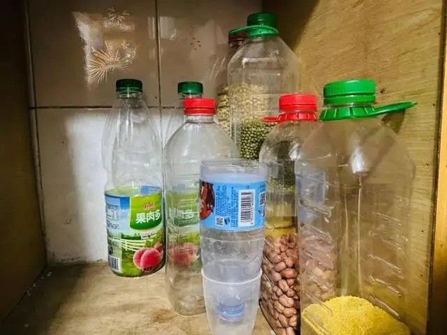 Hãy NGỪNG ngay nếu bạn còn đang tái sử dụng vỏ chai nước ngọt: đây là “đường cao tốc” dẫn tới ung thư- Ảnh 1. Hãy NGỪNG ngay nếu bạn còn đang tái sử dụng vỏ chai nước ngọt: đây là “đường cao tốc” dẫn tới ung thư- Ảnh 1.