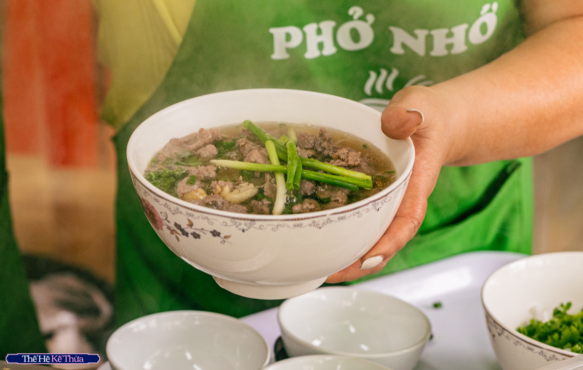 Chuyện về người phụ nữ nối nghiệp quán phở Nhớ nức tiếng Hà Nội: Cả thanh xuân gắn liền với món phở, không ngần ngại sáng tạo những điều mới- Ảnh 10. Chuyện về người phụ nữ nối nghiệp quán phở Nhớ nức tiếng Hà Nội: Cả thanh xuân gắn liền với món phở, không ngần ngại sáng tạo những điều mới- Ảnh 10.