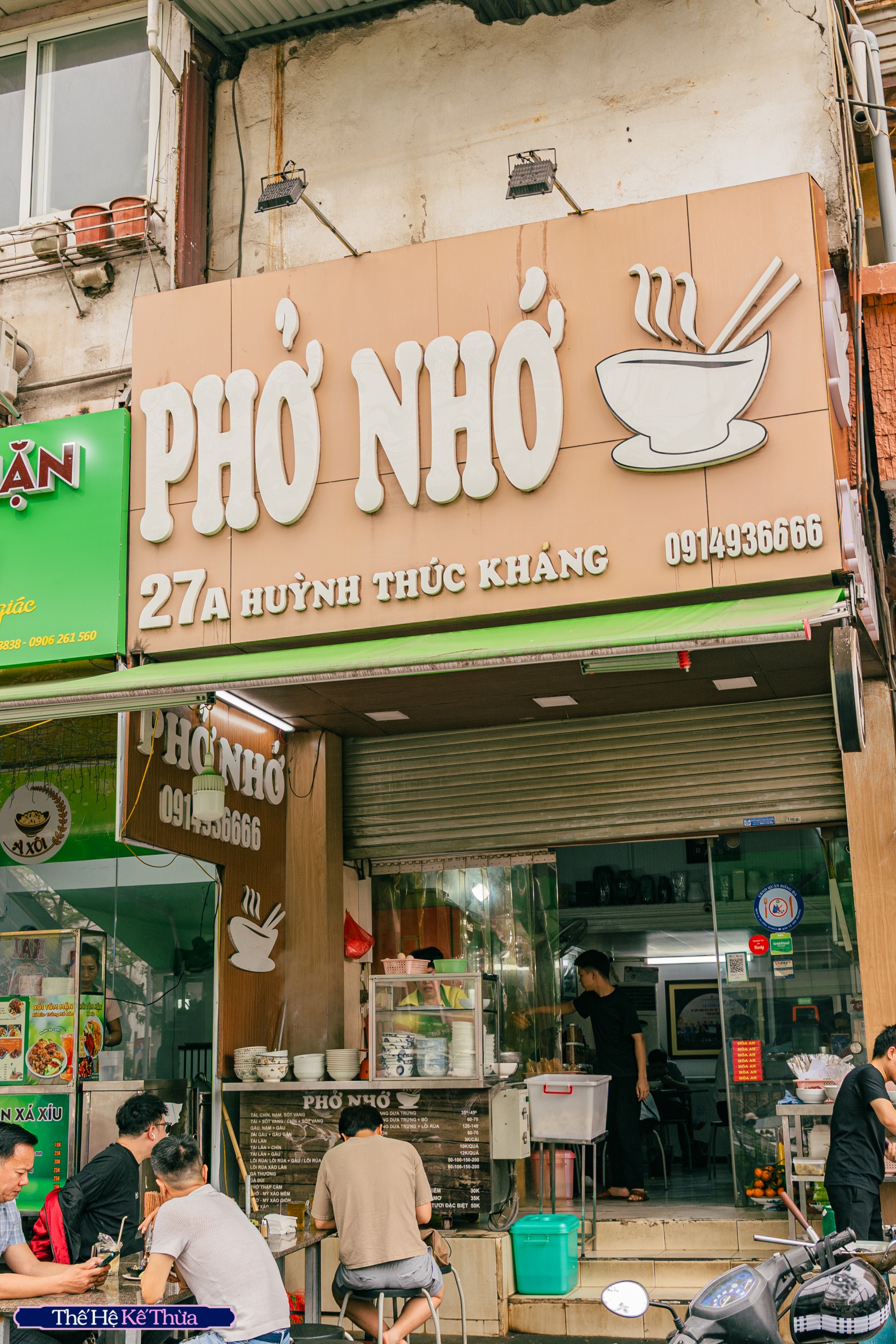 Chuyện về người phụ nữ nối nghiệp quán phở Nhớ nức tiếng Hà Nội: Cả thanh xuân gắn liền với món phở, không ngần ngại sáng tạo những điều mới- Ảnh 18. Chuyện về người phụ nữ nối nghiệp quán phở Nhớ nức tiếng Hà Nội: Cả thanh xuân gắn liền với món phở, không ngần ngại sáng tạo những điều mới- Ảnh 18.
