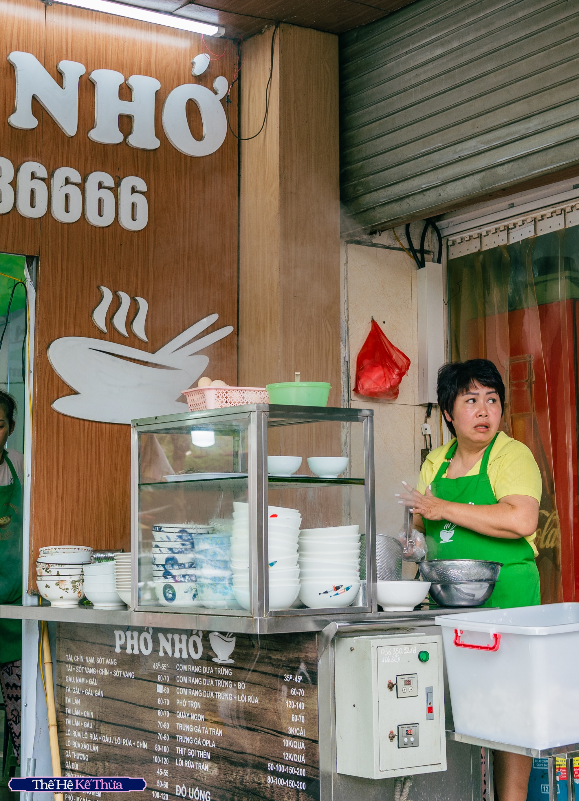 Chuyện về người phụ nữ nối nghiệp quán phở Nhớ nức tiếng Hà Nội: Cả thanh xuân gắn liền với món phở, không ngần ngại sáng tạo những điều mới- Ảnh 17. Chuyện về người phụ nữ nối nghiệp quán phở Nhớ nức tiếng Hà Nội: Cả thanh xuân gắn liền với món phở, không ngần ngại sáng tạo những điều mới- Ảnh 17.