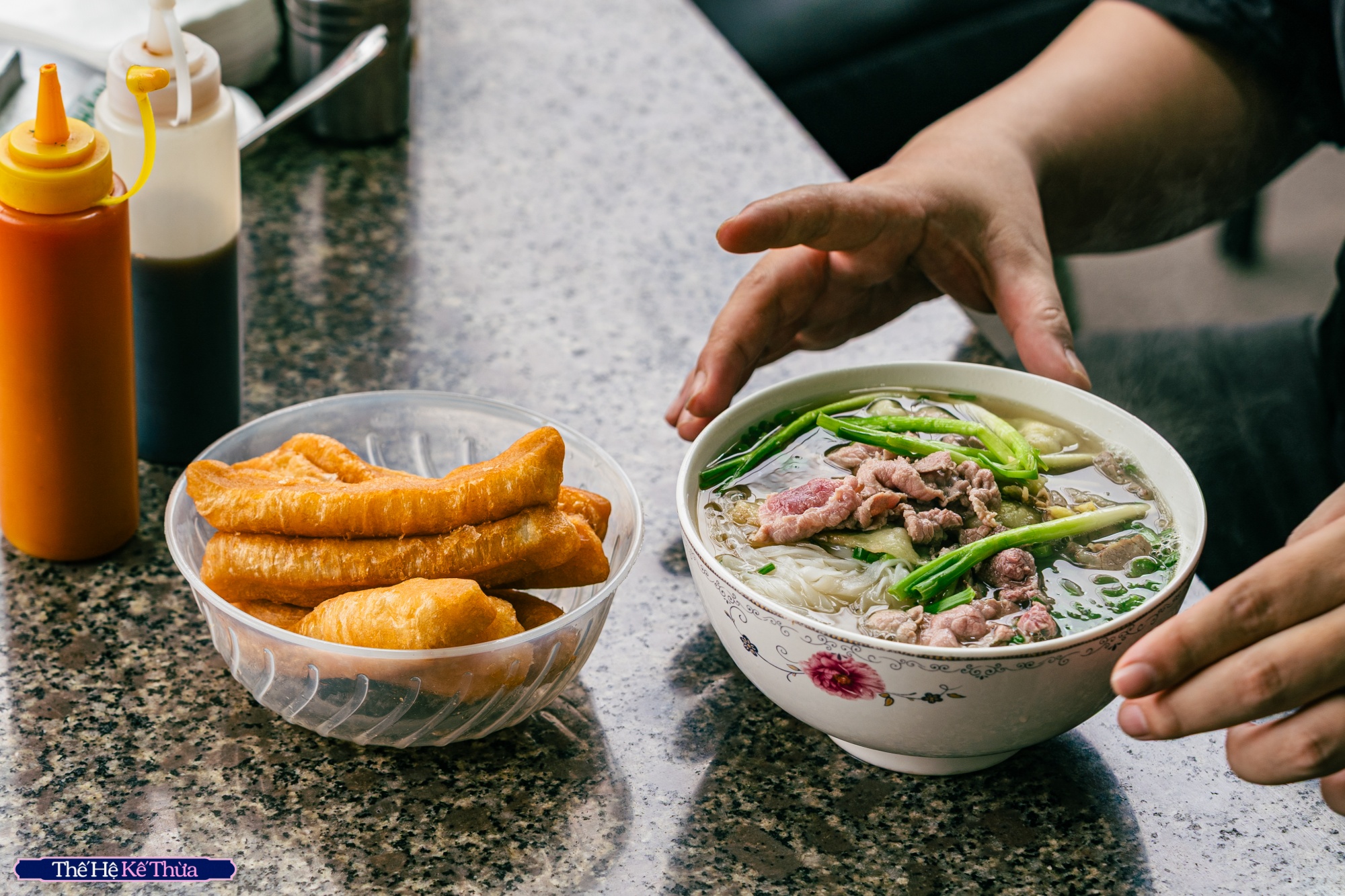 Chuyện về người phụ nữ nối nghiệp quán phở Nhớ nức tiếng Hà Nội: Cả thanh xuân gắn liền với món phở, không ngần ngại sáng tạo những điều mới- Ảnh 7. Chuyện về người phụ nữ nối nghiệp quán phở Nhớ nức tiếng Hà Nội: Cả thanh xuân gắn liền với món phở, không ngần ngại sáng tạo những điều mới- Ảnh 7.