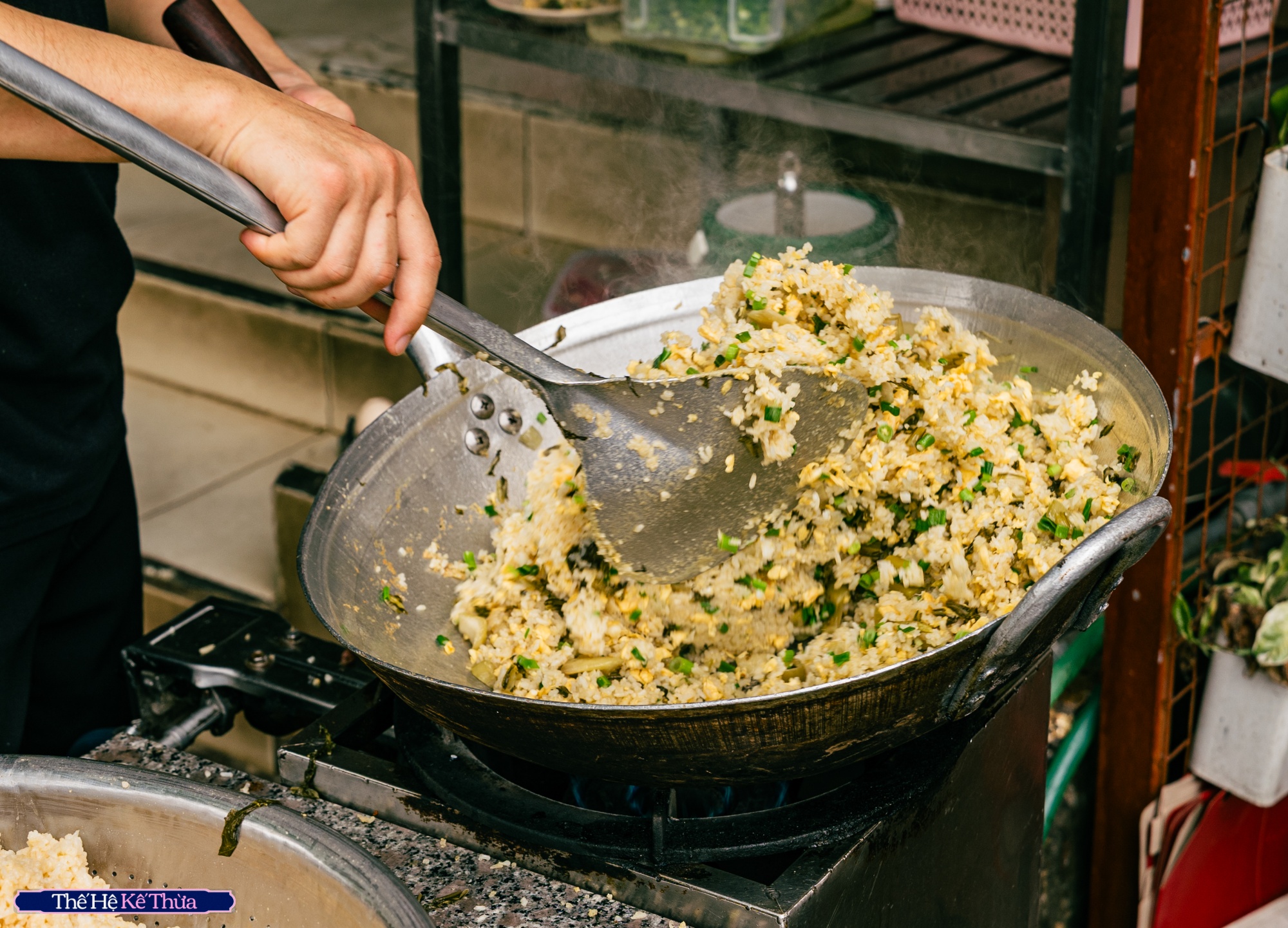 Chuyện về người phụ nữ nối nghiệp quán phở Nhớ nức tiếng Hà Nội: Cả thanh xuân gắn liền với món phở, không ngần ngại sáng tạo những điều mới- Ảnh 14. Chuyện về người phụ nữ nối nghiệp quán phở Nhớ nức tiếng Hà Nội: Cả thanh xuân gắn liền với món phở, không ngần ngại sáng tạo những điều mới- Ảnh 14.