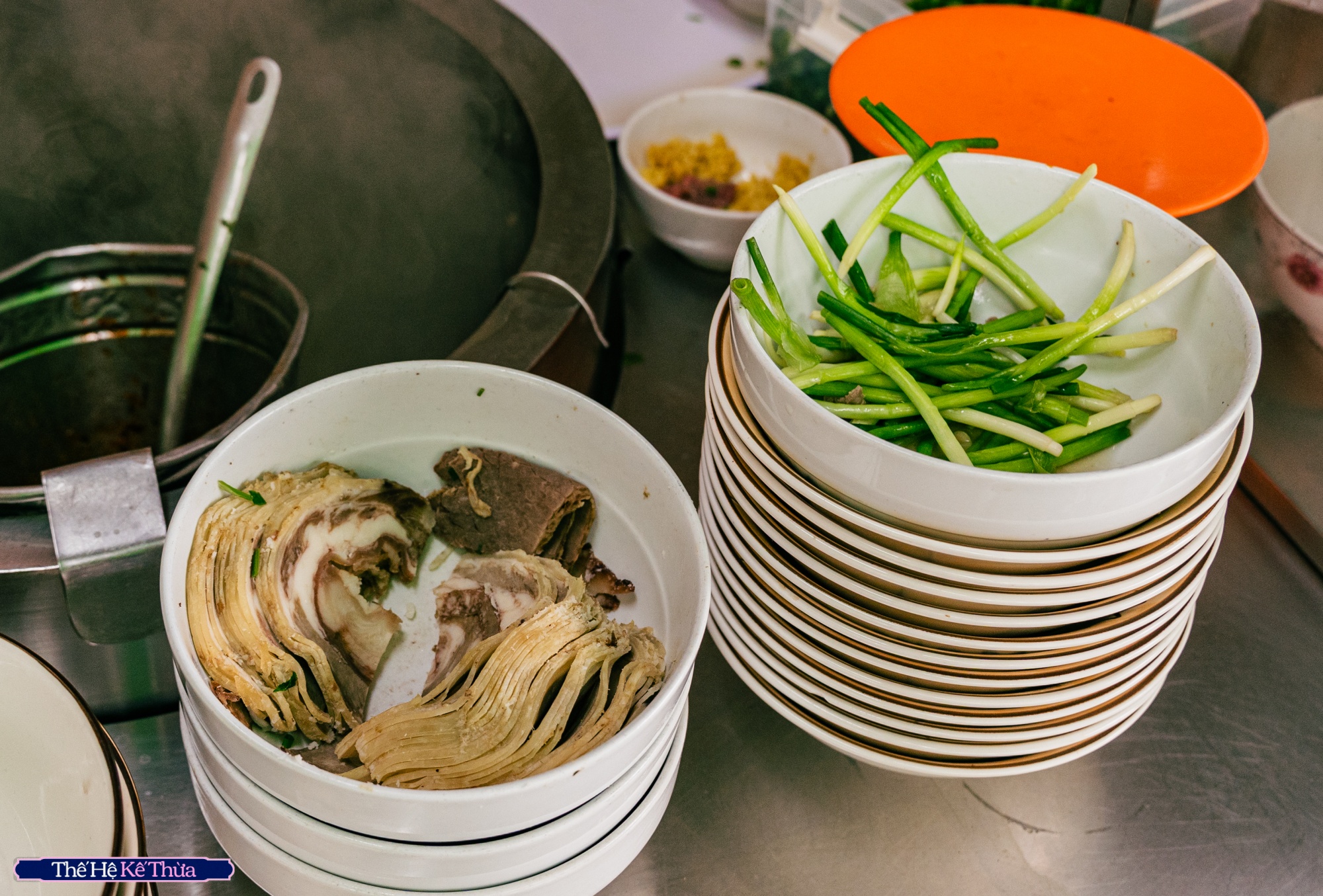 Chuyện về người phụ nữ nối nghiệp quán phở Nhớ nức tiếng Hà Nội: Cả thanh xuân gắn liền với món phở, không ngần ngại sáng tạo những điều mới- Ảnh 24. Chuyện về người phụ nữ nối nghiệp quán phở Nhớ nức tiếng Hà Nội: Cả thanh xuân gắn liền với món phở, không ngần ngại sáng tạo những điều mới- Ảnh 24.