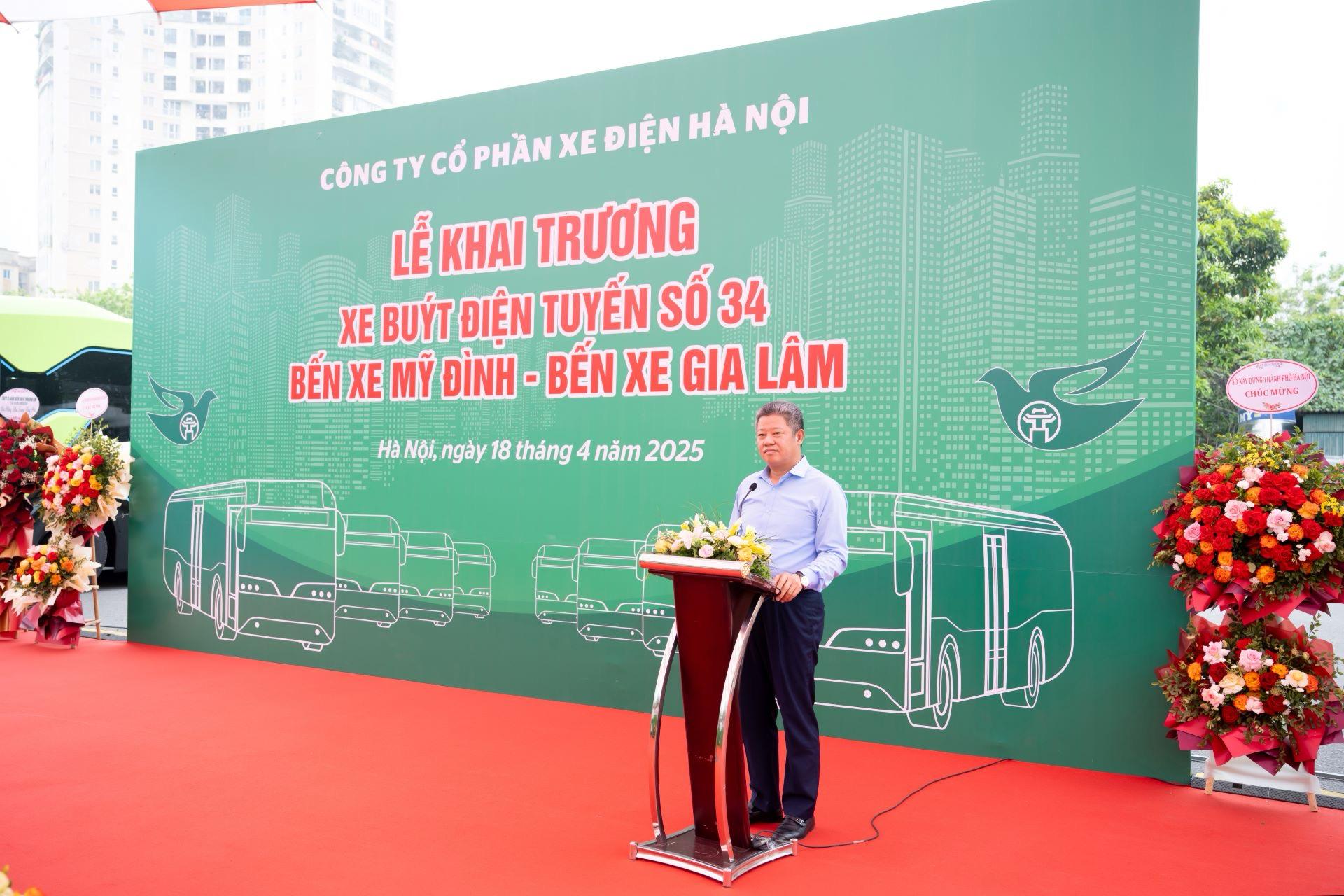 Hà Nội đưa 17 xe buýt điện VinFast vào vận hành tuyến buýt số 34- Ảnh 1. Hà Nội đưa 17 xe buýt điện VinFast vào vận hành tuyến buýt số 34- Ảnh 1.