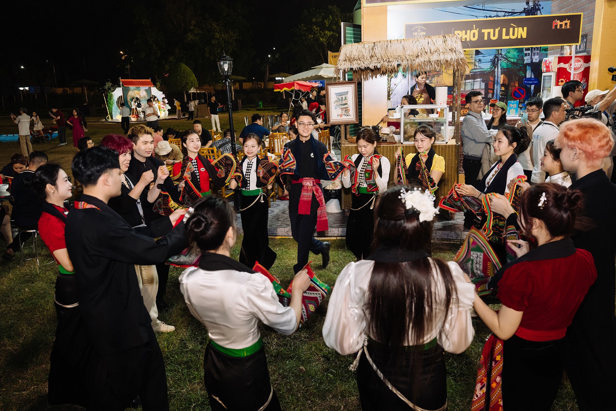 Festival Phở Việt 2025: Ngày hội tôn vinh tinh hoa Phở Việt, gìn giữ và quảng bá di sản trong kỷ nguyên số- Ảnh 11. Festival Phở Việt 2025: Ngày hội tôn vinh tinh hoa Phở Việt, gìn giữ và quảng bá di sản trong kỷ nguyên số- Ảnh 11.