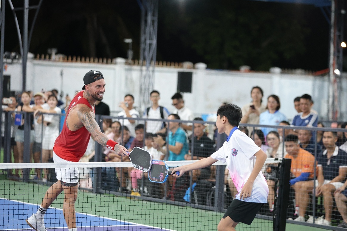 Siêu sao pickleball quốc tế giao lưu với người hâm mộ tại cụm sân hi88 gg- Ảnh 5.