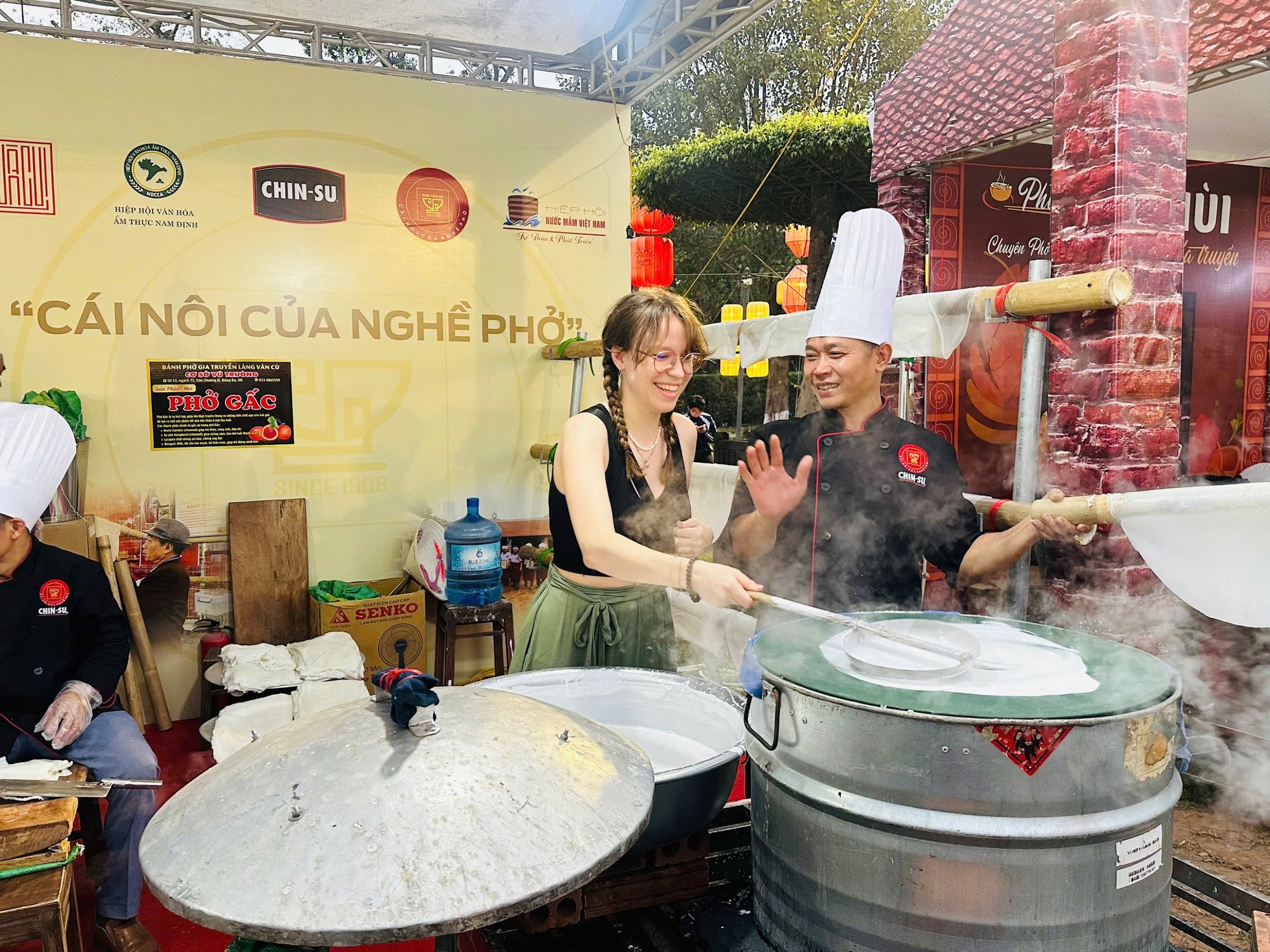 Festival Phở Việt 2025: Ngày hội tôn vinh tinh hoa Phở Việt, gìn giữ và quảng bá di sản trong kỷ nguyên số- Ảnh 9. Festival Phở Việt 2025: Ngày hội tôn vinh tinh hoa Phở Việt, gìn giữ và quảng bá di sản trong kỷ nguyên số- Ảnh 9.
