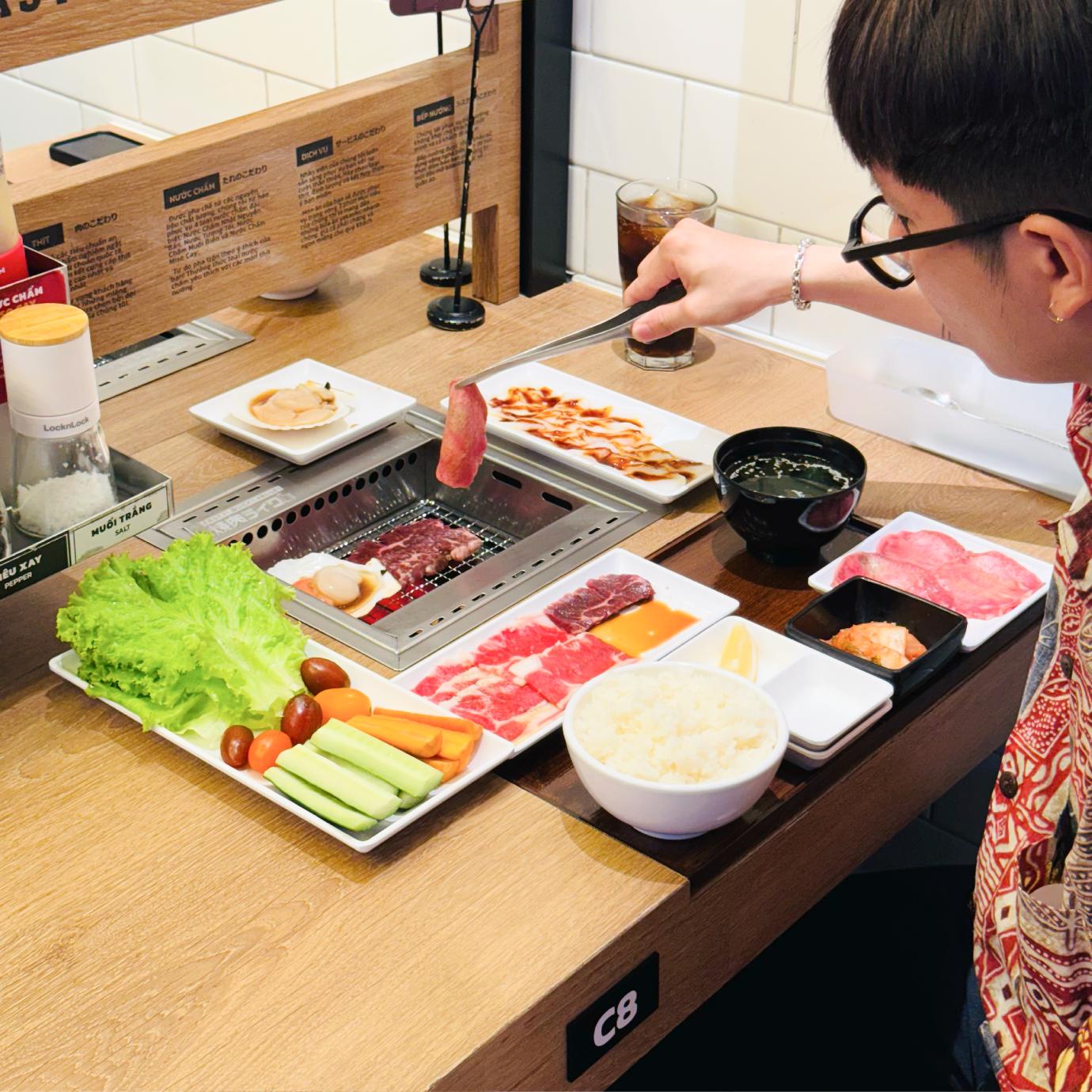 Yakiniku Like "đổ bộ" Estella Place: Điểm hẹn mới cho team m&ecirc; nướng "một m&igrave;nh"- Ảnh 2.