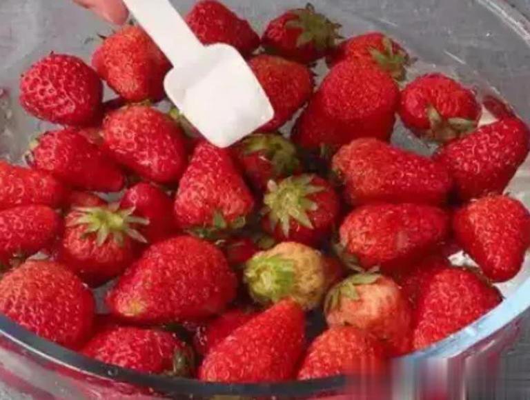 Xát muối lên mũi đem đến tác dụng "vàng mười", nắm thêm 5 mẹo này nữa bạn sẽ tiết kiệm cả "cây vàng"- Ảnh 4. Xát muối lên mũi đem đến tác dụng "vàng mười", nắm thêm 5 mẹo này nữa bạn sẽ tiết kiệm cả "cây vàng"- Ảnh 4.