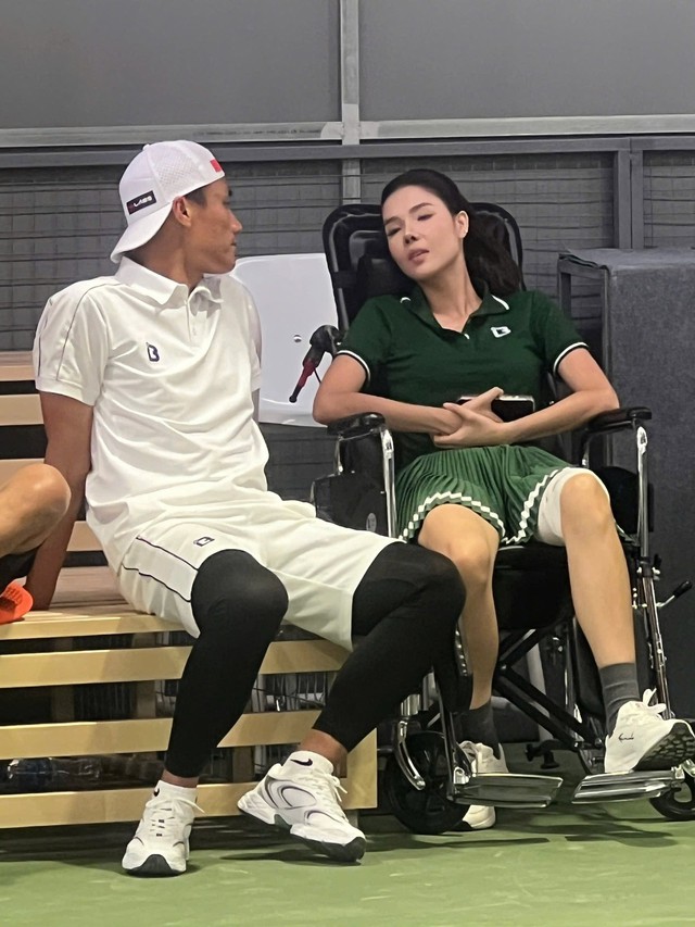 Thêm 1 sao nam Vbiz phải ngồi xe lăn trong bệnh viện sau chấn thương khi chơi pickleball- Ảnh 4. Thêm 1 sao nam Vbiz phải ngồi xe lăn bong da ket qua truc tiep bệnh viện sau chấn thương khi chơi pickleball- Ảnh 4.