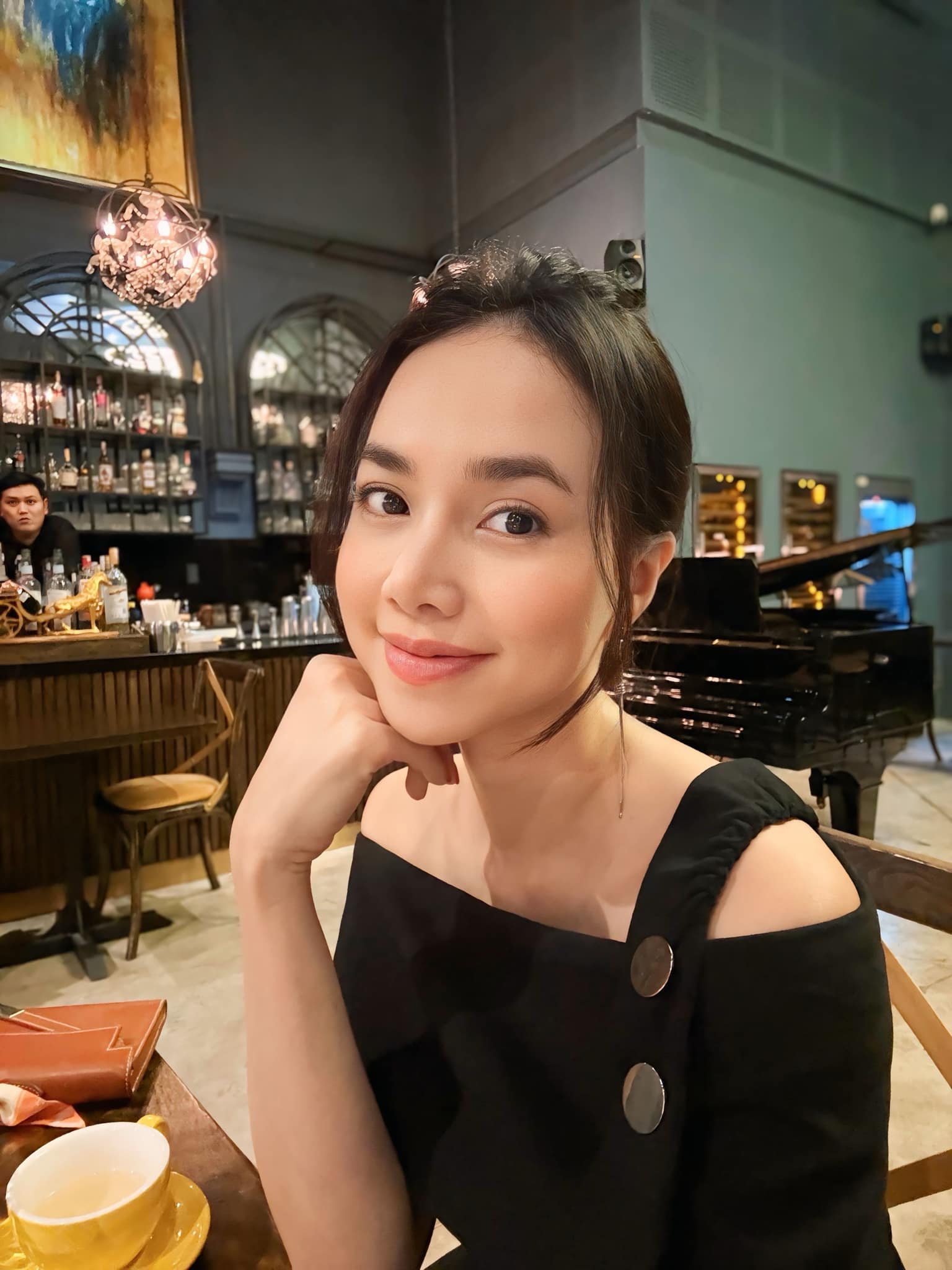 Nữ thạc sĩ Việt lấy chồng đạo diễn trăm tỷ, giờ sống viên mãn: Soi trường học chọn cho con mới "choáng"- Ảnh 3. Nữ thạc sĩ Việt lấy chồng đạo diễn trăm tỷ, giờ sống viên mãn: Soi trường học chọn cho con mới "choáng"- Ảnh 3.