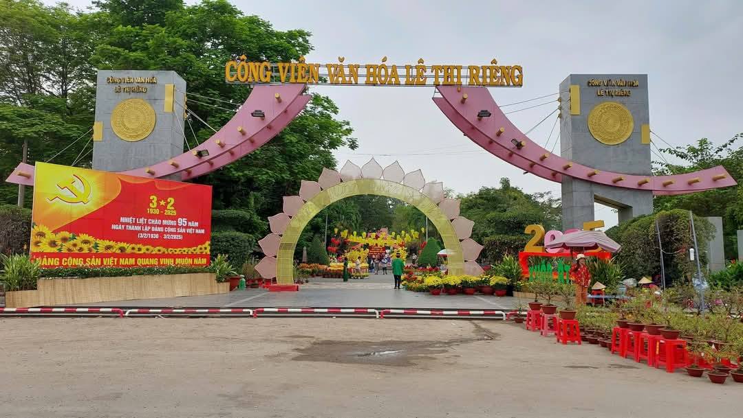 Xúc động thơ gửi con trai của nữ Anh hùng liệt sĩ Lê Thị Riêng: "Tôi ước mơ một ngày xuân thống nhất. Được gặp con, được ôm ấp vỗ về"- Ảnh 4. Xúc động thơ gửi con trai của nữ Anh hùng liệt sĩ Lê Thị Riêng: "Tôi ước mơ một ngày xuân thống nhất. Được gặp con, được ôm ấp vỗ về"- Ảnh 4.