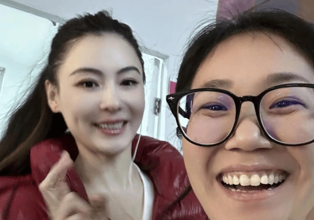 Trương Bá Chi tuổi 44 gây thương nhớ với làn da láng mịn ít lão hóa, hóa ra rất chăm làm 5 việc vào mùa hè để chống nắng, giữ trọn collagen- Ảnh 1. Trương Bá Chi tuổi 44 gây thương nhớ với làn da láng mịn ít lão hóa, hóa ra rất chăm làm 5 việc vào mùa hè để chống nắng, giữ trọn collagen- Ảnh 1.