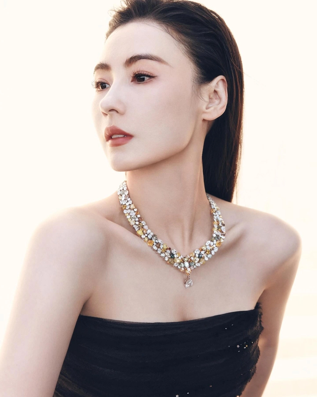 Trương Bá Chi tuổi 44 gây thương nhớ với làn da láng mịn ít lão hóa, hóa ra rất chăm làm 5 việc vào mùa hè để chống nắng, giữ trọn collagen- Ảnh 4. Trương Bá Chi tuổi 44 gây thương nhớ với làn da láng mịn ít lão hóa, hóa ra rất chăm làm 5 việc vào mùa hè để chống nắng, giữ trọn collagen- Ảnh 4.