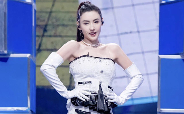Trương Bá Chi tuổi 44 gây thương nhớ với làn da láng mịn ít lão hóa, hóa ra rất chăm làm 5 việc vào mùa hè để chống nắng, giữ trọn collagen- Ảnh 5. Trương Bá Chi tuổi 44 gây thương nhớ với làn da láng mịn ít lão hóa, hóa ra rất chăm làm 5 việc vào mùa hè để chống nắng, giữ trọn collagen- Ảnh 5.