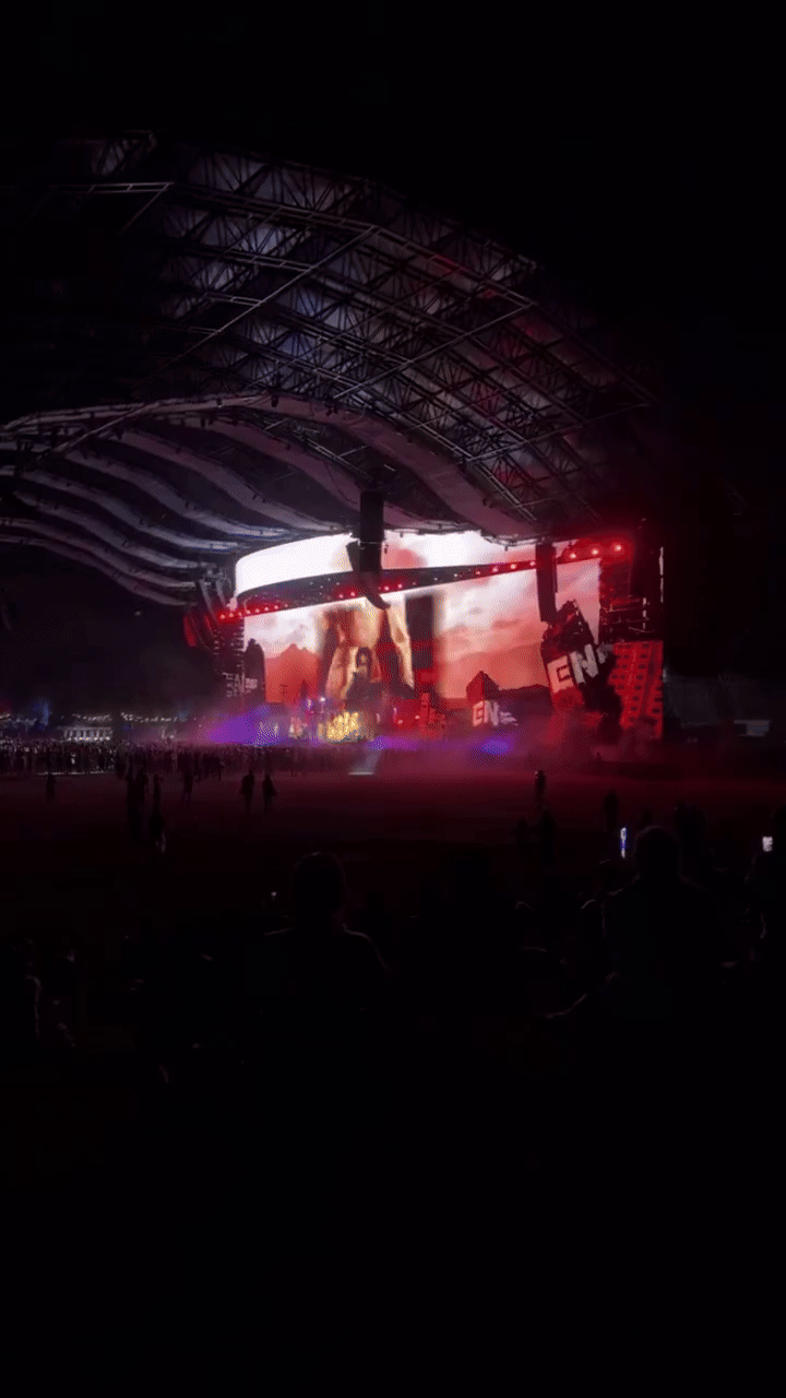 Lan truyền cảnh tượng sân khấu Coachella vắng tanh của nhóm nhạc toàn mỹ nam và cái kết lật ngược thế cờ- Ảnh 1. Lan truyền cảnh tượng sân khấu Coachella vắng tanh của nhóm nhạc toàn mỹ nam và cái kết lật ngược thế cờ- Ảnh 1.
