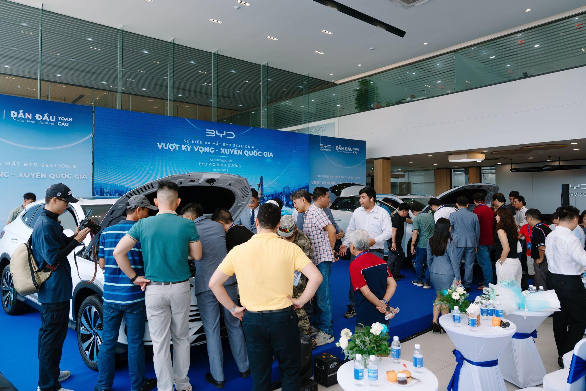 BYD Sealion 6 – SUV Super Hybrid gây ấn tượng mạnh tại Bình Dương- Ảnh 1. BYD Sealion 6 – SUV Super Hybrid gây ấn tượng mạnh tại Bình Dương- Ảnh 1.