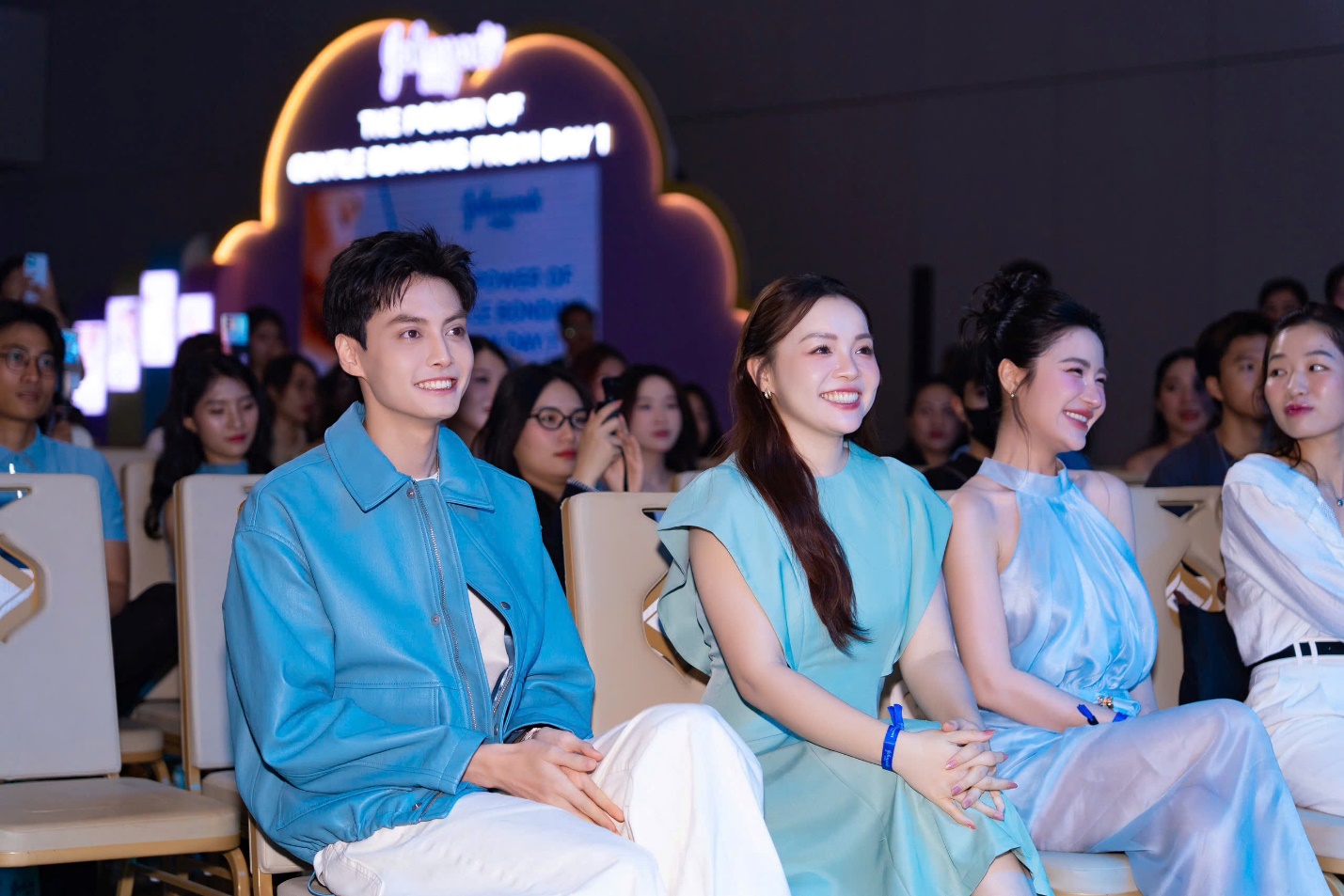 Võ Hoàng Yến lột xác sau sinh cùng Gon Pink tham dự "Mommy in New Gentle Land"- Ảnh 3. Võ Hoàng Yến lột xác sau sinh cùng Gon Pink tham dự "Mommy in New Gentle Land"- Ảnh 3.