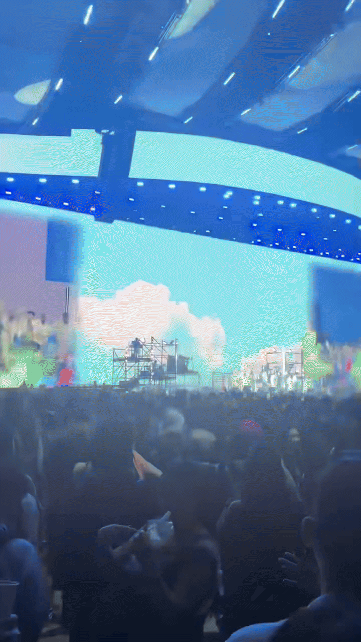 Lan truyền cảnh tượng sân khấu Coachella vắng tanh của nhóm nhạc toàn mỹ nam và cái kết lật ngược thế cờ- Ảnh 4. Lan truyền cảnh tượng sân khấu Coachella vắng tanh của nhóm nhạc toàn mỹ nam và cái kết lật ngược thế cờ- Ảnh 4.