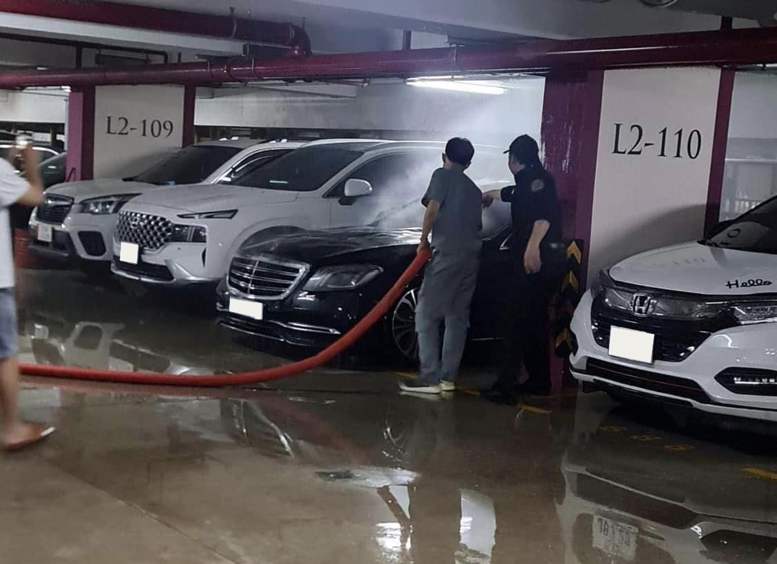 Mercedes-Benz lên tiếng vụ cháy xe của ca sĩ Duy Mạnh, phủ nhận phát ngôn ‘con chuột chịu trách nhiệm hình sự’- Ảnh 3. Mercedes-Benz lên tiếng vụ cháy xe của ca sĩ Duy Mạnh, phủ nhận phát ngôn ‘con chuột chịu trách nhiệm hình sự’- Ảnh 3.