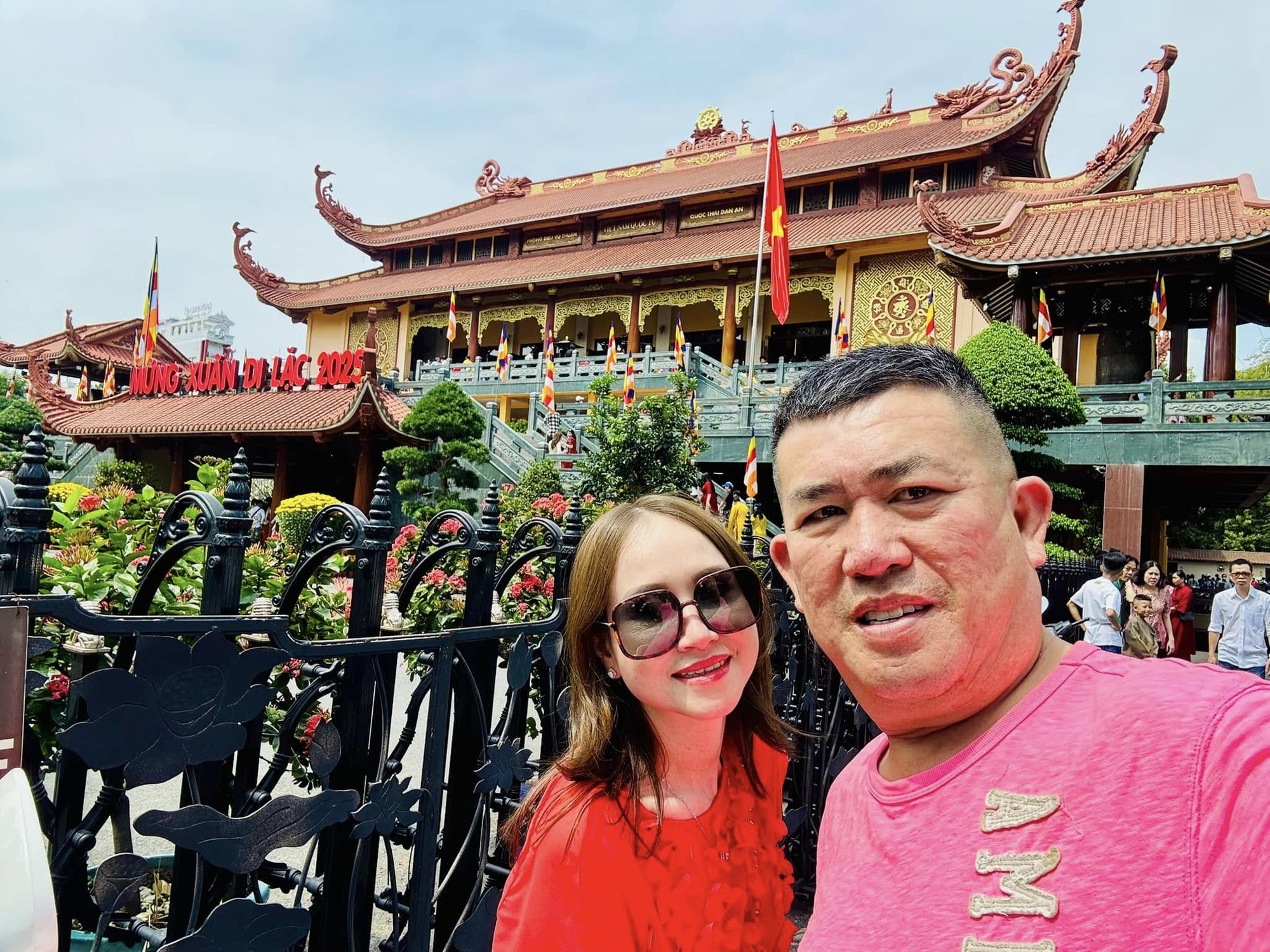 Nam nghệ sĩ sở hữu biệt thự 2 mặt tiền 17 tỷ ở quận Bình Thạnh, sống xa vợ đẹp, hôn nhân vẫn mặn nồng- Ảnh 4. Nam nghệ sĩ sở hữu biệt thự 2 mặt tiền 17 tỷ ở quận Bình Thạnh, sống xa vợ đẹp, hôn nhân vẫn mặn nồng- Ảnh 4.
