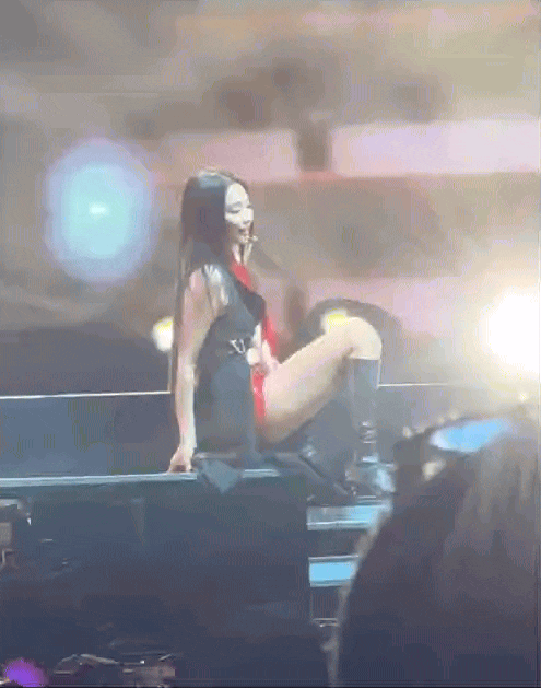 Sự cố của Jennie suýt gây ra “thảm họa” tại Coachella- Ảnh 2. Sự cố của Jennie suýt gây ra “thảm họa” tại Coachella- Ảnh 2.