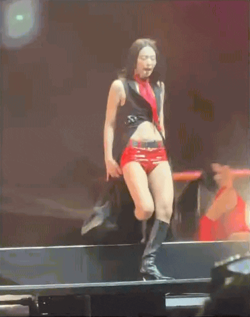 Sự cố của Jennie suýt gây ra “thảm họa” tại Coachella- Ảnh 1. Sự cố của Jennie suýt gây ra “thảm họa” tại Coachella- Ảnh 1.