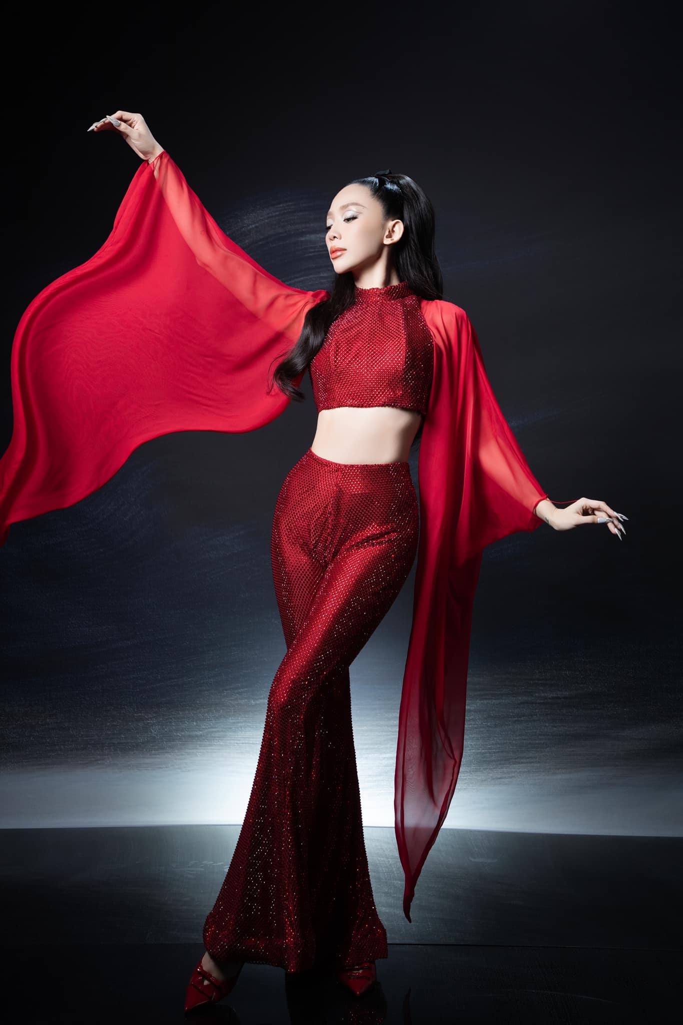 Vợ chồng Tóc Tiên "chơi lớn" khi thay nhau ngâm mình trong nước đá lạnh: Tốt sức khỏe, trẻ hóa da nhưng cần lưu ý 5 điều kẻo phản tác dụng!- Ảnh 3.
