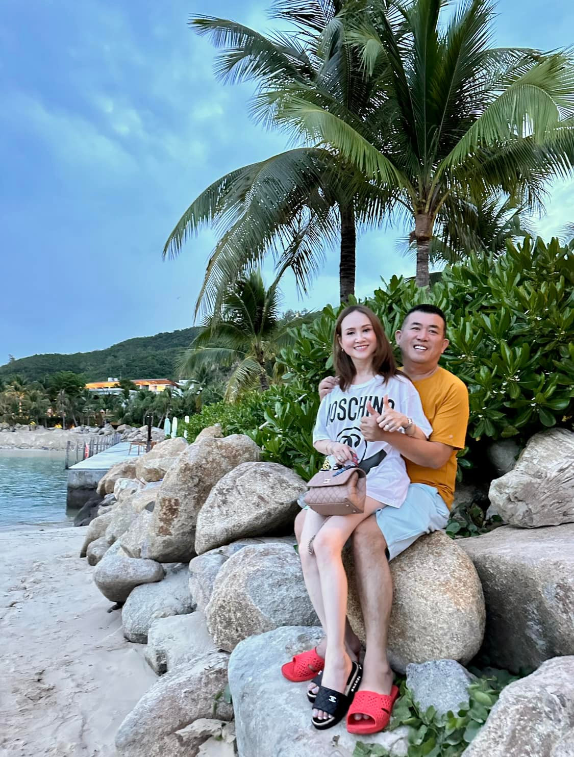 Nam nghệ sĩ sở hữu biệt thự 2 mặt tiền 17 tỷ ở quận Bình Thạnh, sống xa vợ đẹp, hôn nhân vẫn mặn nồng- Ảnh 2. Nam nghệ sĩ sở hữu biệt thự 2 mặt tiền 17 tỷ ở quận Bình Thạnh, sống xa vợ đẹp, hôn nhân vẫn mặn nồng- Ảnh 2.