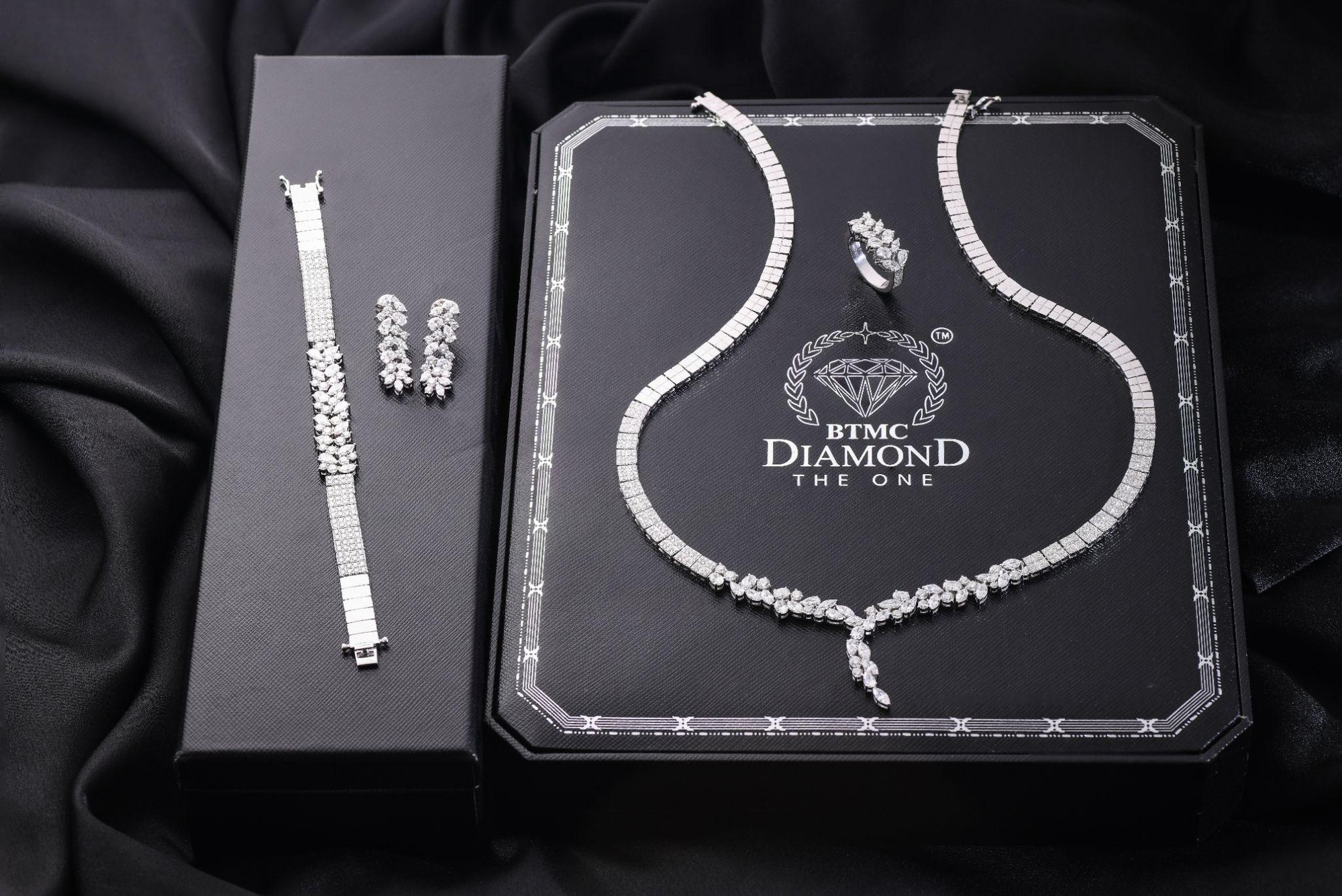 Trang sức kim cương hãnh diện thành công - vinh danh vị thế- Ảnh 1. Trang sức kim cương hãnh diện thành công - vinh danh vị thế- Ảnh 1.