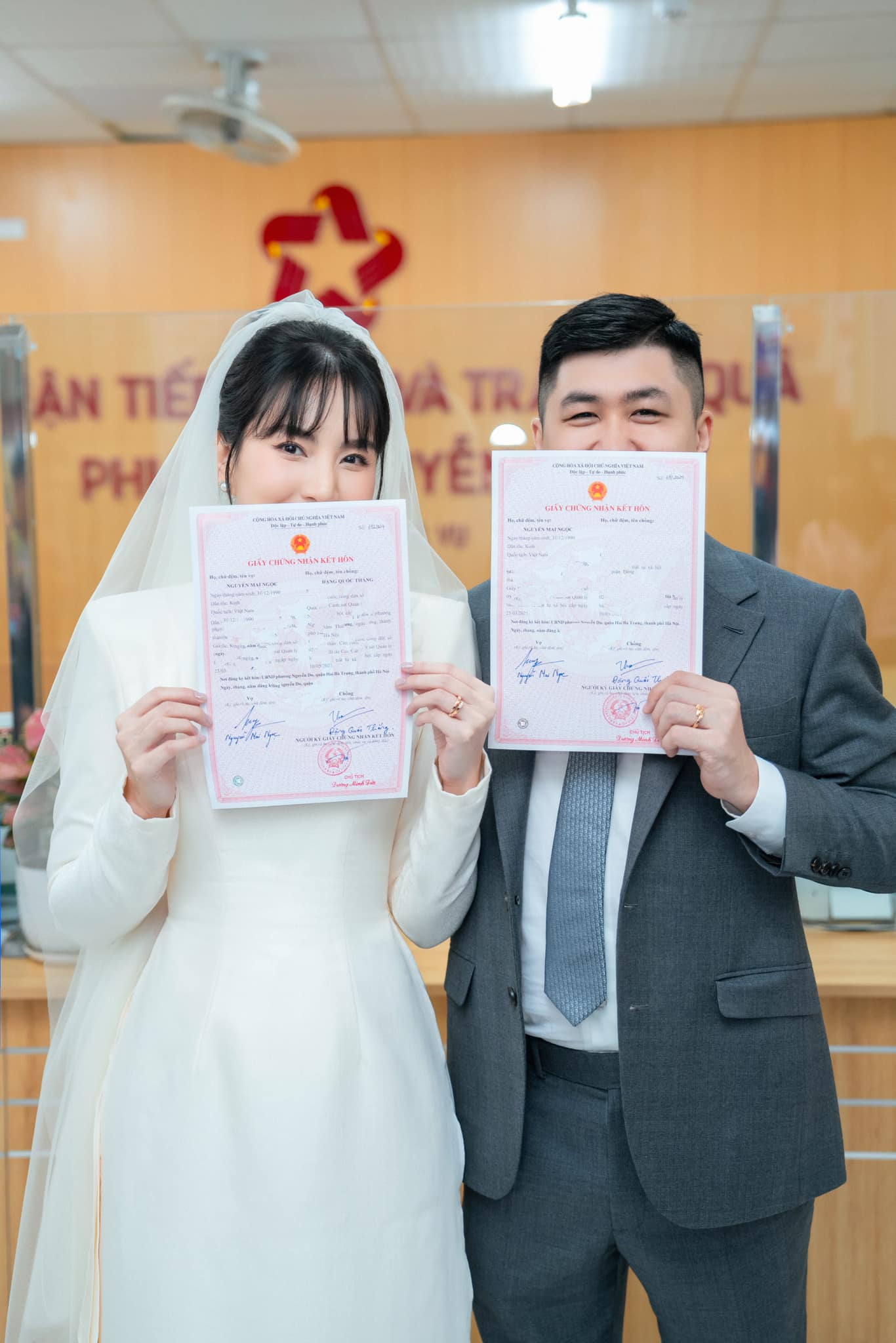 Soi cặp nhẫn cưới của Mai Ngọc và thiếu gia Bắc Giang: Trông đơn giản mà cực sang, các cặp đôi sắp cưới nên tham khảo- Ảnh 1. Soi cặp nhẫn cưới của Mai Ngọc và thiếu gia Bắc Giang: Trông đơn giản mà cực sang, các cặp đôi sắp cưới nên tham khảo- Ảnh 1.