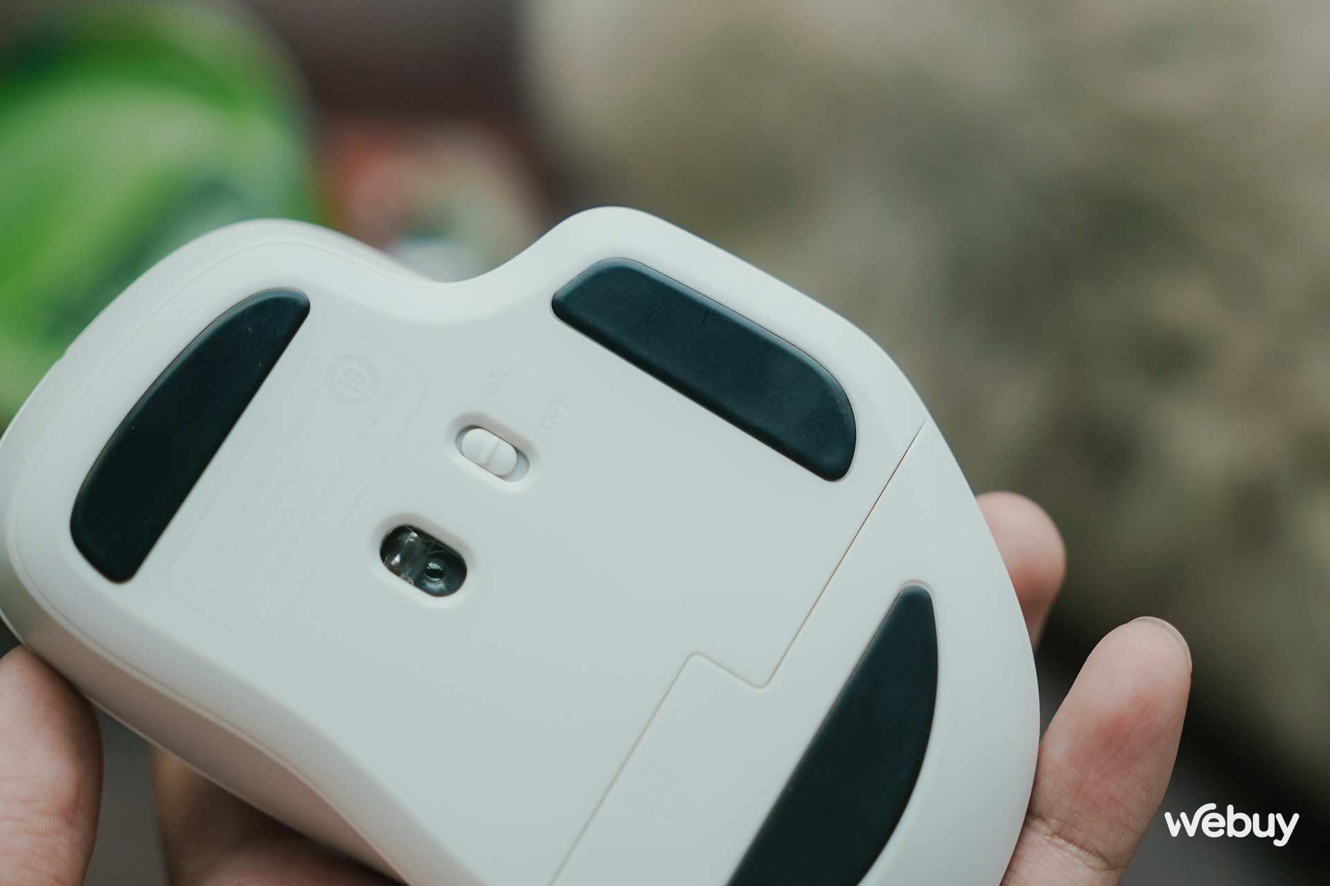 Dùng thử chuột công thái học giá chỉ 175.000 đồng của Xiaomi: Cầm nắm vừa tay, switch silent cực yên tĩnh, pin nửa dùng nửa năm- Ảnh 7. Dùng thử chuột công thái học giá chỉ 175.000 đồng của Xiaomi: Cầm nắm vừa tay, switch silent cực yên tĩnh, pin nửa dùng nửa năm- Ảnh 7.