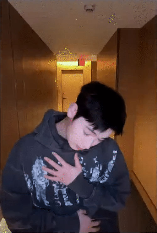Hơn 400 nghìn video đu trend quy tụ nhiều trai xinh gái đẹp nhất lúc này: Khởi xướng là nam thần “chồng IU”- Ảnh 5. Hơn 400 nghìn video đu trend quy tụ nhiều trai xinh gái đẹp nhất lúc này: Khởi xướng là nam thần “chồng IU”- Ảnh 5.