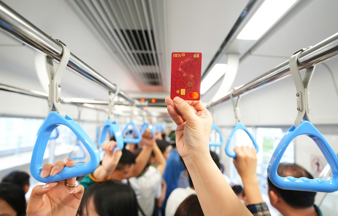 Thẻ BIDV 68 – Biểu tượng của khát vọng, thịnh vượng cùng dân tộc- Ảnh 1. Thẻ BIDV 68 – Biểu tượng của khát vọng, thịnh vượng cùng dân tộc- Ảnh 1.