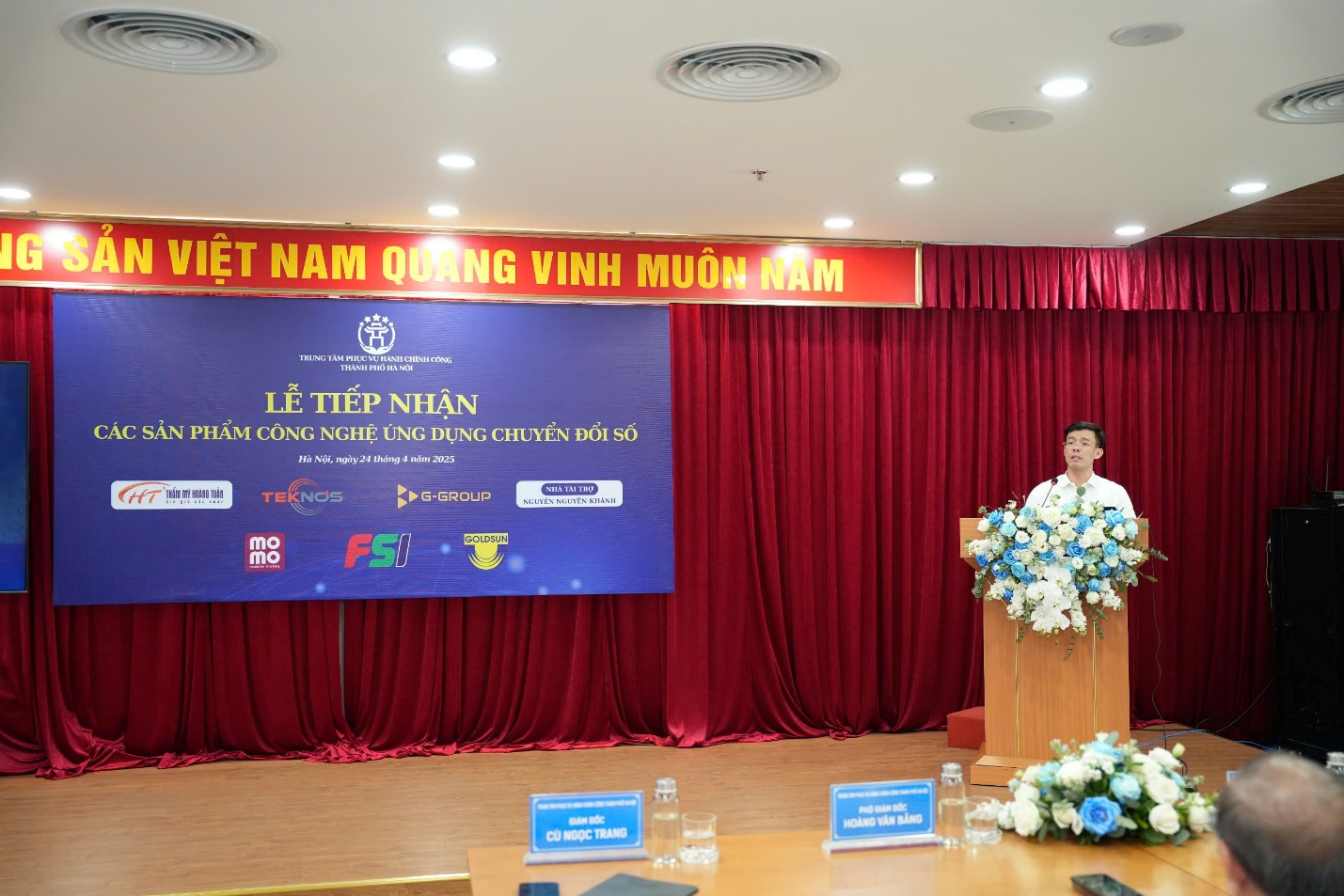FSI trao tặng Hệ thống số hóa D-IONE cho Trung tâm phục vụ HCC Hà Nội- Ảnh 1. FSI trao tặng Hệ thống số hóa D-IONE cho Trung tâm phục vụ HCC Hà Nội- Ảnh 1.