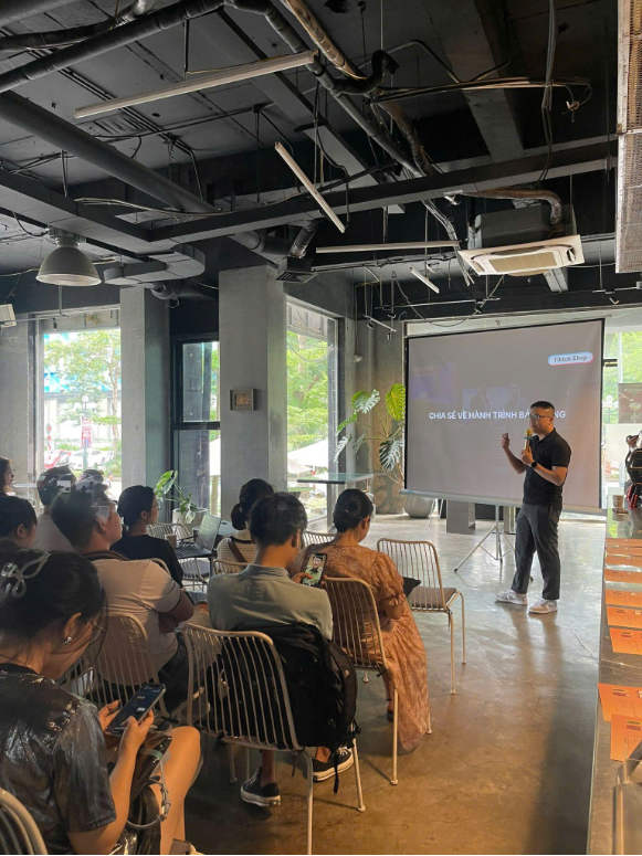 Từ online đến offline, TikTokHood mở rộng hỗ trợ cho cộng đồng bán hàng cùng TikTok Shop- Ảnh 3. Từ online đến offline, TikTokHood mở rộng hỗ trợ cho cộng đồng bán hàng cùng TikTok Shop- Ảnh 3.