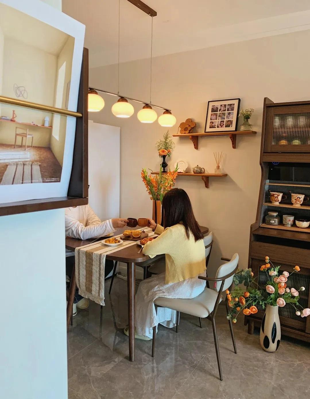 Vợ chồng nghỉ hưu ở tuổi 57 và căn hộ 89m² khiến ai bước vào cũng trầm trồ: Chi 428 triệu, họ biến ngôi nhà thành một tác phẩm nghệ thuật sống- Ảnh 9. Vợ chồng nghỉ hưu ở tuổi 57 và căn hộ 89m² khiến ai bước vào cũng trầm trồ: Chi 428 triệu, họ biến ngôi nhà thành một tác phẩm nghệ thuật sống- Ảnh 9.