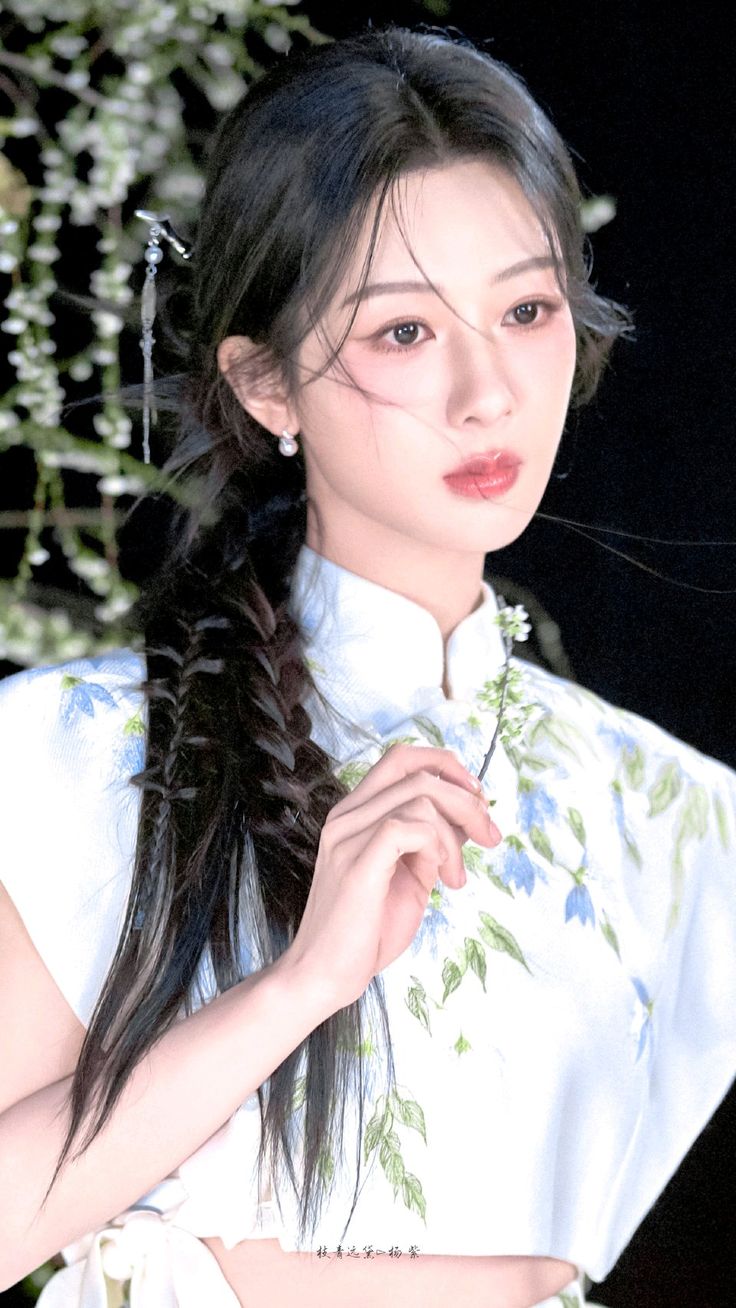 Dương Tử thẩm mỹ để cải thiện nhan sắc nhưng có một bộ phận trên khuôn mặt nữ diễn viên luôn giữ cho đầy đặn, bảo sao đường công danh lẫn tài lộc đều vượng phát- Ảnh 6. Dương Tử thẩm mỹ để cải thiện nhan sắc nhưng có một bộ phận trên khuôn mặt nữ diễn viên luôn giữ cho đầy đặn, bảo sao đường công danh lẫn tài lộc đều vượng phát- Ảnh 6.
