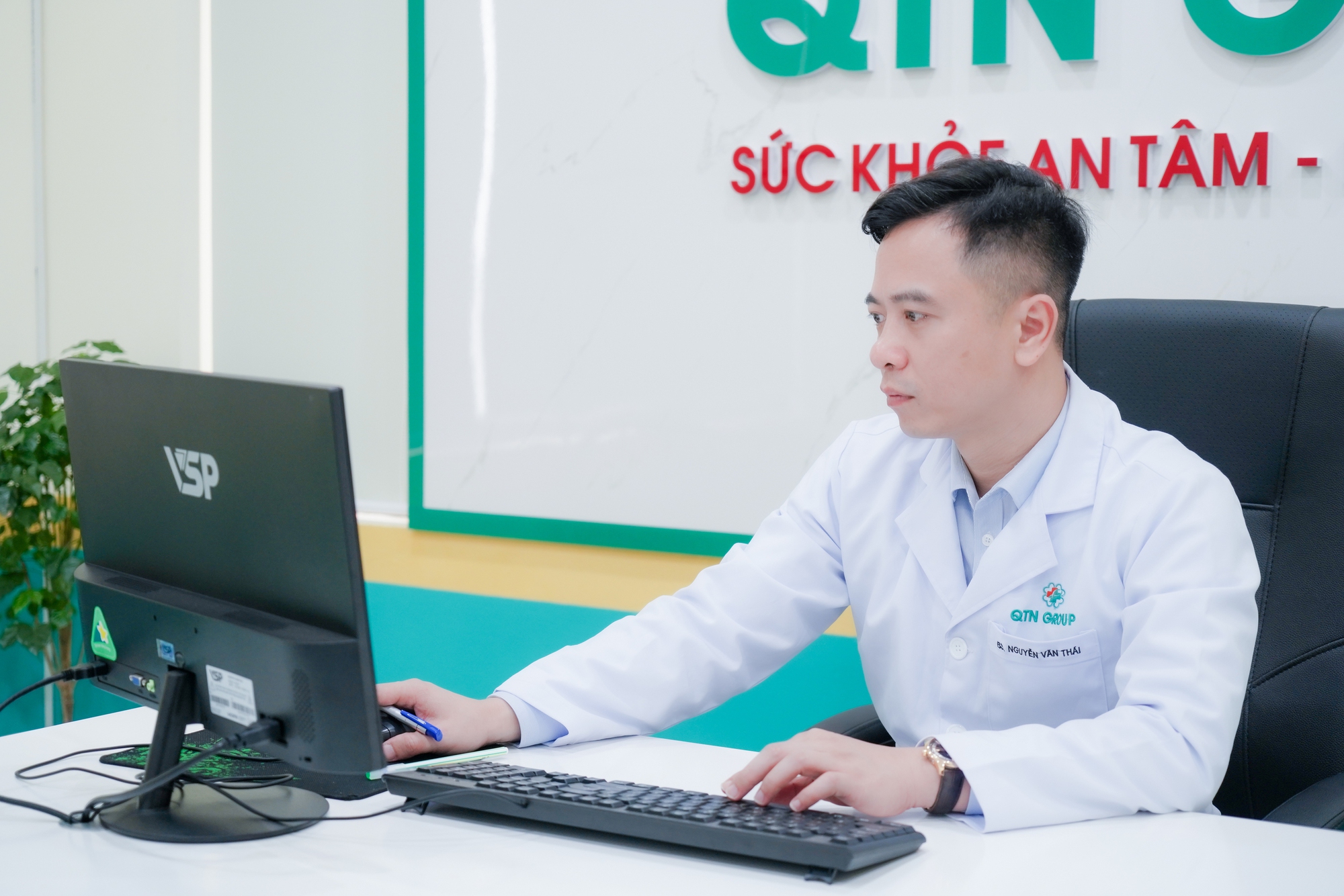 Đời thứ 11 Vĩnh Long Đường là BS Học viện Quân y chuyên ung bướu và phẫu thuật thẩm mỹ: "Mình không muốn chỉ dừng lại ở việc kế thừa!"- Ảnh 11. Đời thứ 11 Vĩnh Long Đường là BS Học viện Quân y chuyên ung bướu và phẫu thuật thẩm mỹ: "Mình không muốn chỉ dừng lại ở việc kế thừa!"- Ảnh 11.