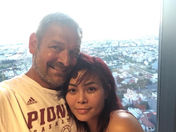 Nữ ca sĩ lấy chồng Mỹ: "Chồng tôi bật khóc, kêu nhớ Việt Nam quá"- Ảnh 1. Nữ ca sĩ lấy chồng Mỹ: "Chồng tôi bật khóc, kêu nhớ Việt Nam quá"- Ảnh 1.