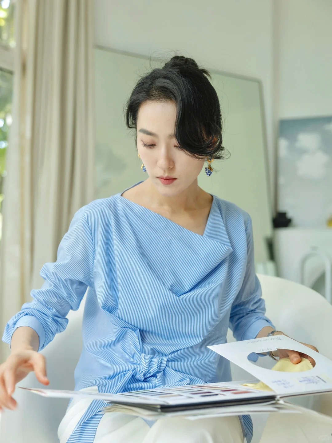 Top 3 con giáp nên mặc màu xanh dương trong tháng 4 Âm lịch để hóa giải thị phi, tránh bị đồng nghiệp đố kỵ, công việc thăng hoa rực rỡ- Ảnh 1. Top 3 con giáp nên mặc màu xanh dương trong tháng 4 Âm lịch để hóa giải thị phi, tránh bị đồng nghiệp đố kỵ, công việc thăng hoa rực rỡ- Ảnh 1.