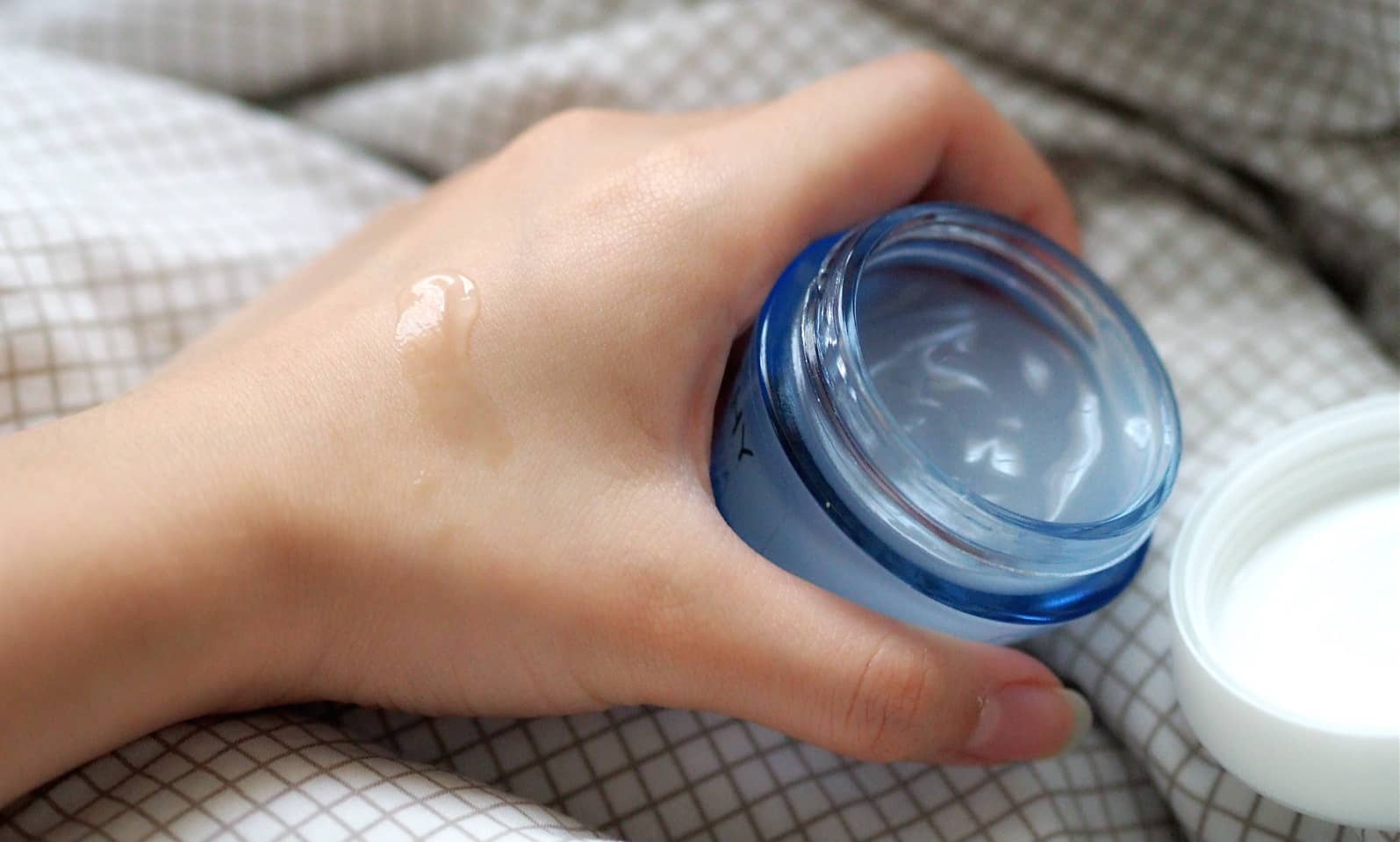 Sau tuổi 40 phụ nữ muốn giữ nhiều collagen trên mặt nhớ tránh 3 thói quen "độc hại", nếu không sẽ lão hóa nhanh, nếp nhăn nhiều- Ảnh 3. Sau tuổi 40 phụ nữ muốn giữ nhiều collagen trên mặt nhớ tránh 3 thói quen "độc hại", nếu không sẽ lão hóa nhanh, nếp nhăn nhiều- Ảnh 3.
