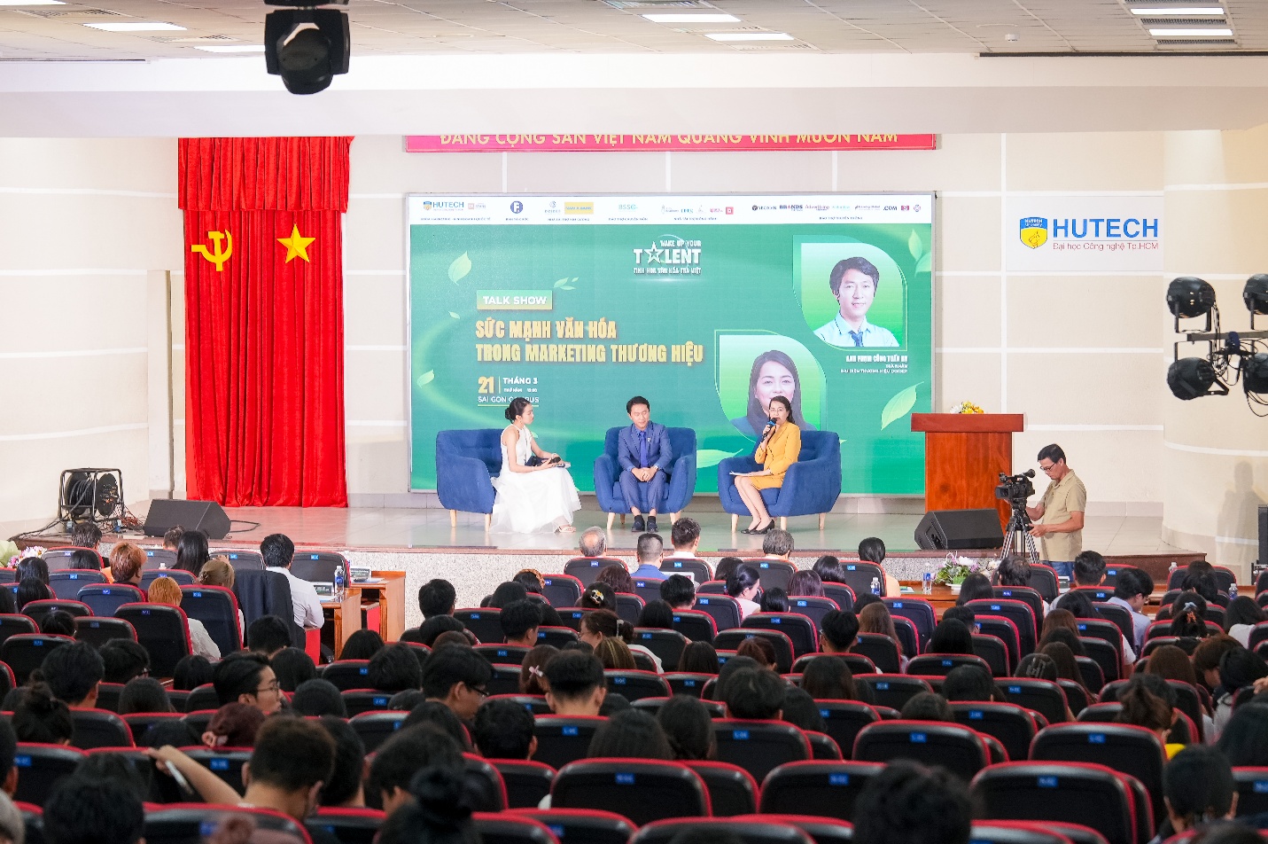 Môi trường học tập năng động của sinh viên Marketing HUTECH: Bệ phóng cho những nhà tiếp thị tương lai- Ảnh 1. Môi trường học tập năng động của sinh viên Marketing HUTECH: Bệ phóng cho những nhà tiếp thị tương lai- Ảnh 1.