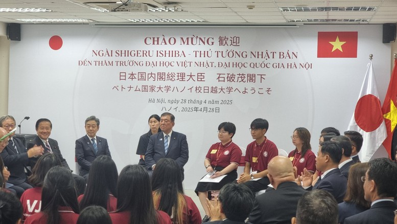 Thủ tướng Nhật Bản Ishiba Shigeru thăm Đại học Việt Nhật- Ảnh 4.