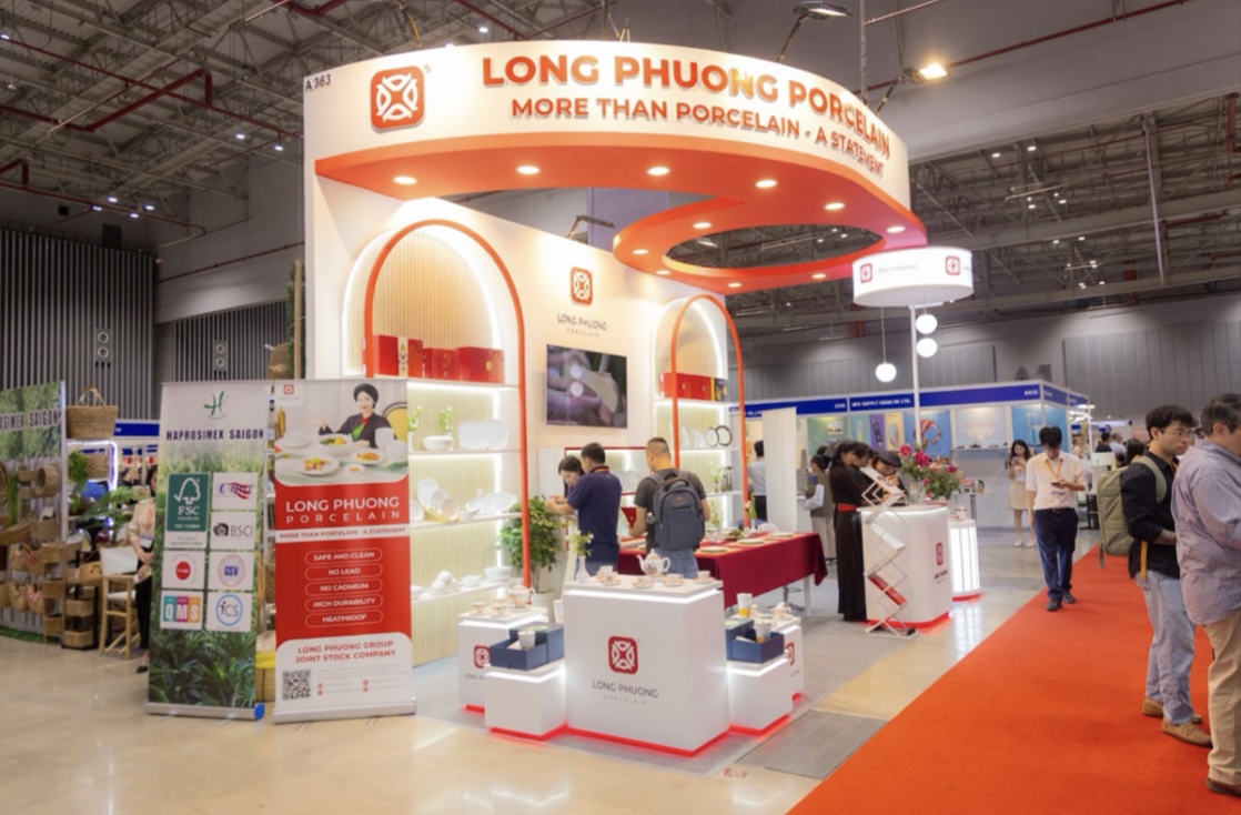 Sứ Long Phương đẩy mạnh xuất khẩu và mở rộng đối tác tại Global Sourcing Fair Vietnam 2025- Ảnh 4. Sứ Long Phương đẩy mạnh xuất khẩu và mở rộng đối tác tại Global Sourcing Fair Vietnam 2025- Ảnh 4.
