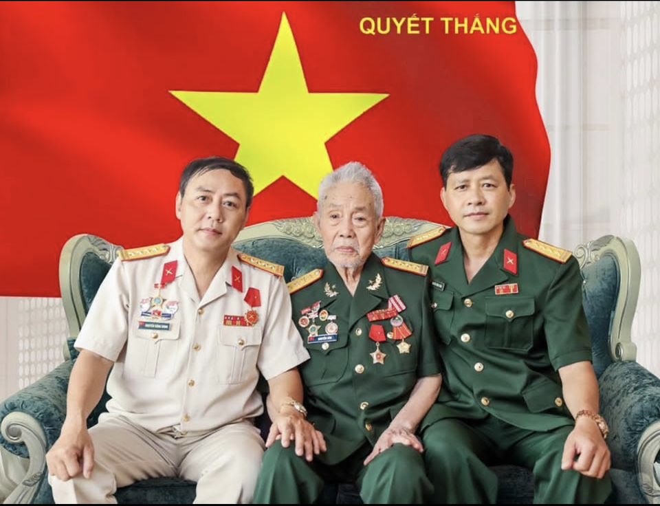 Chi Pu hé lộ tư liệu quý về ông nội, từng trực chiến cùng Đại tướng Võ Nguyên Giáp vào sáng 30/4/1975!- Ảnh 3. Chi Pu hé lộ tư liệu quý về ông nội, từng trực chiến cùng Đại tướng Võ Nguyên Giáp vào sáng 30/4/1975!- Ảnh 3.