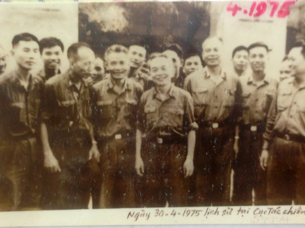 Chi Pu hé lộ tư liệu quý về ông nội, từng trực chiến cùng Đại tướng Võ Nguyên Giáp vào sáng 30/4/1975!- Ảnh 1. Chi Pu hé lộ tư liệu quý về ông nội, từng trực chiến cùng Đại tướng Võ Nguyên Giáp vào sáng 30/4/1975!- Ảnh 1.