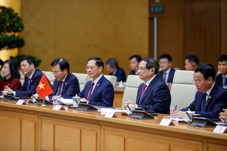 Hai Thủ tướng Việt Nam và Nhật Bản xác định trụ cột mới của quan hệ song phương- Ảnh 5. Hai Thủ tướng Việt Nam và Nhật Bản xác định trụ cột mới của quan hệ song phương- Ảnh 5.