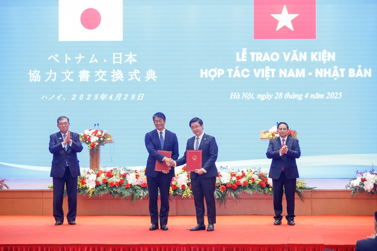 Hai Thủ tướng Việt Nam và Nhật Bản xác định trụ cột mới của quan hệ song phương- Ảnh 7. Hai Thủ tướng Việt Nam và Nhật Bản xác định trụ cột mới của quan hệ song phương- Ảnh 7.