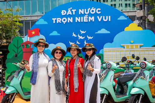 Triển lãm “50 Hành trình - Một Tương lai Xanh”: 50 xe máy điện VinFast độc bản kể về cội nguồn và hành trình vươn mình của Việt Nam- Ảnh 5. Triển lãm “50 Hành trình - Một Tương lai Xanh”: 50 xe máy điện VinFast độc bản kể về cội nguồn và hành trình vươn mình của Việt Nam- Ảnh 5.